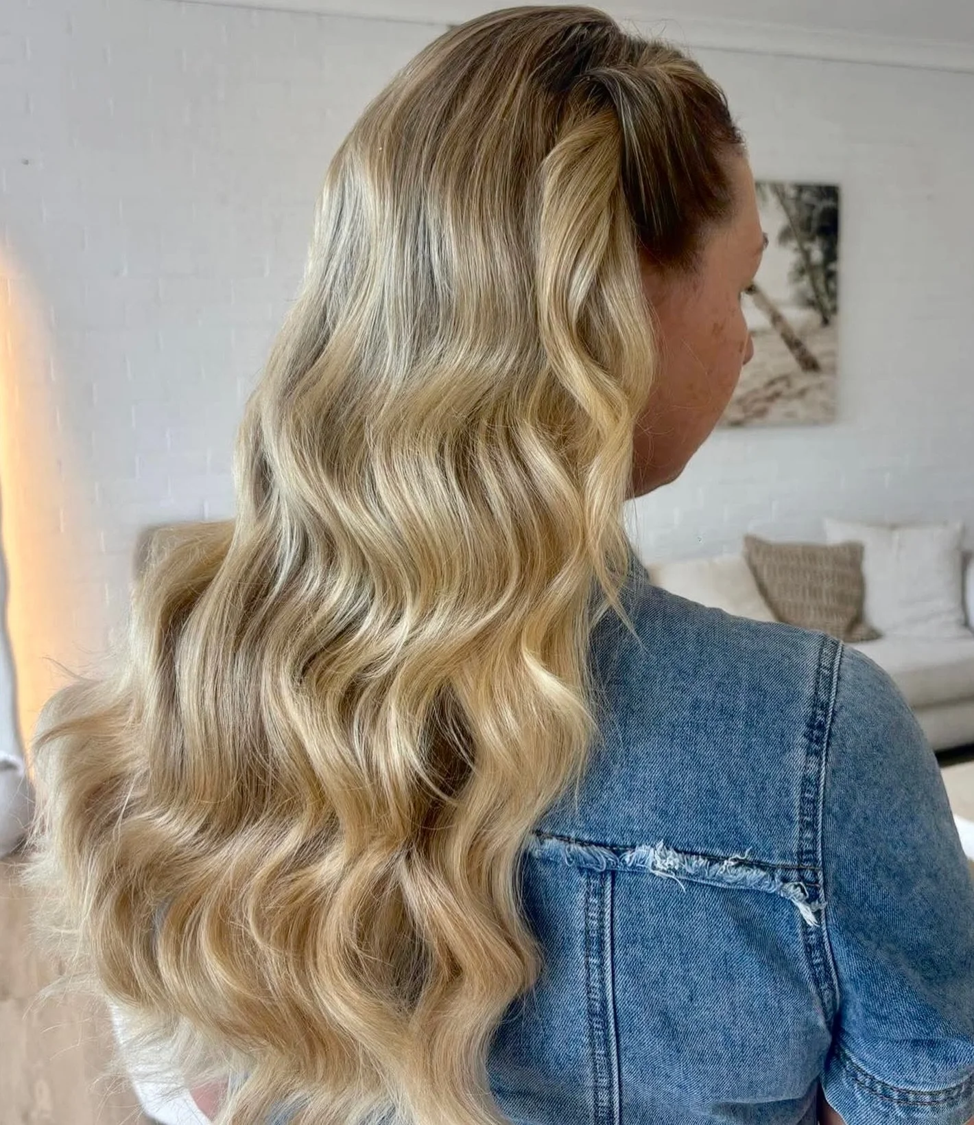 BOOK IN YOUR NEXT EVENT STYLING AT ARA ✨

How stunning is this glam wave created by Senior Artist @ebonyhair_ara using L&rsquo;Or&eacute;al Professionnel &amp; K&eacute;rastase for the ultimate shine and care!

Ready for your next hair moment? Dm &ld