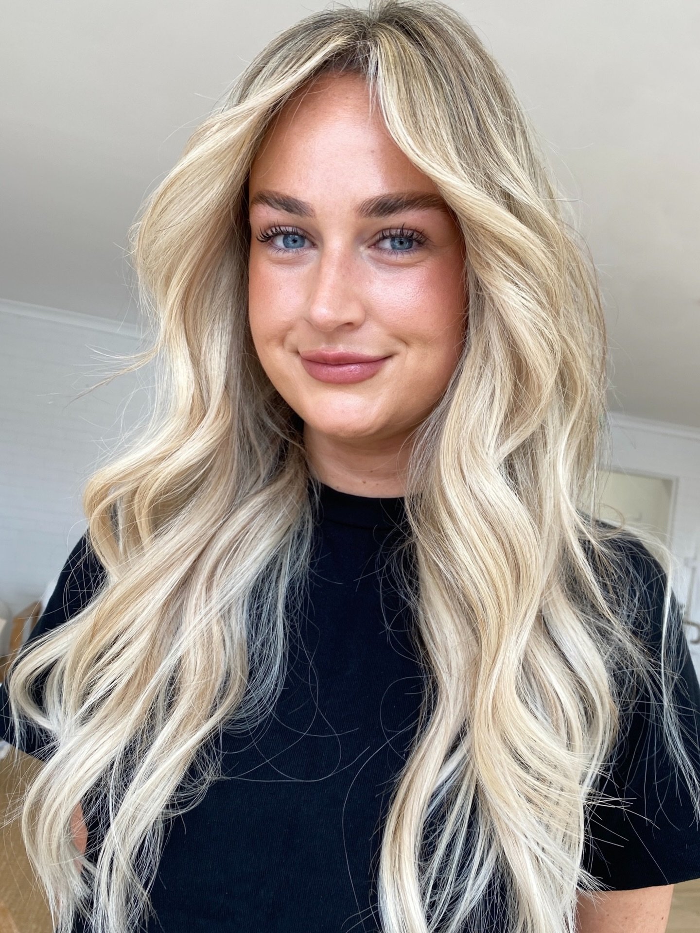 COLOUR &amp; EXTENSION TRANSFORMATION ✨

This transformation was all about length, volume, and that seamless blend 💁&zwj;♀️

Using seamless 1 tape extensions to create a natural, lightweight finish that moves like real hair, because it is your hair,