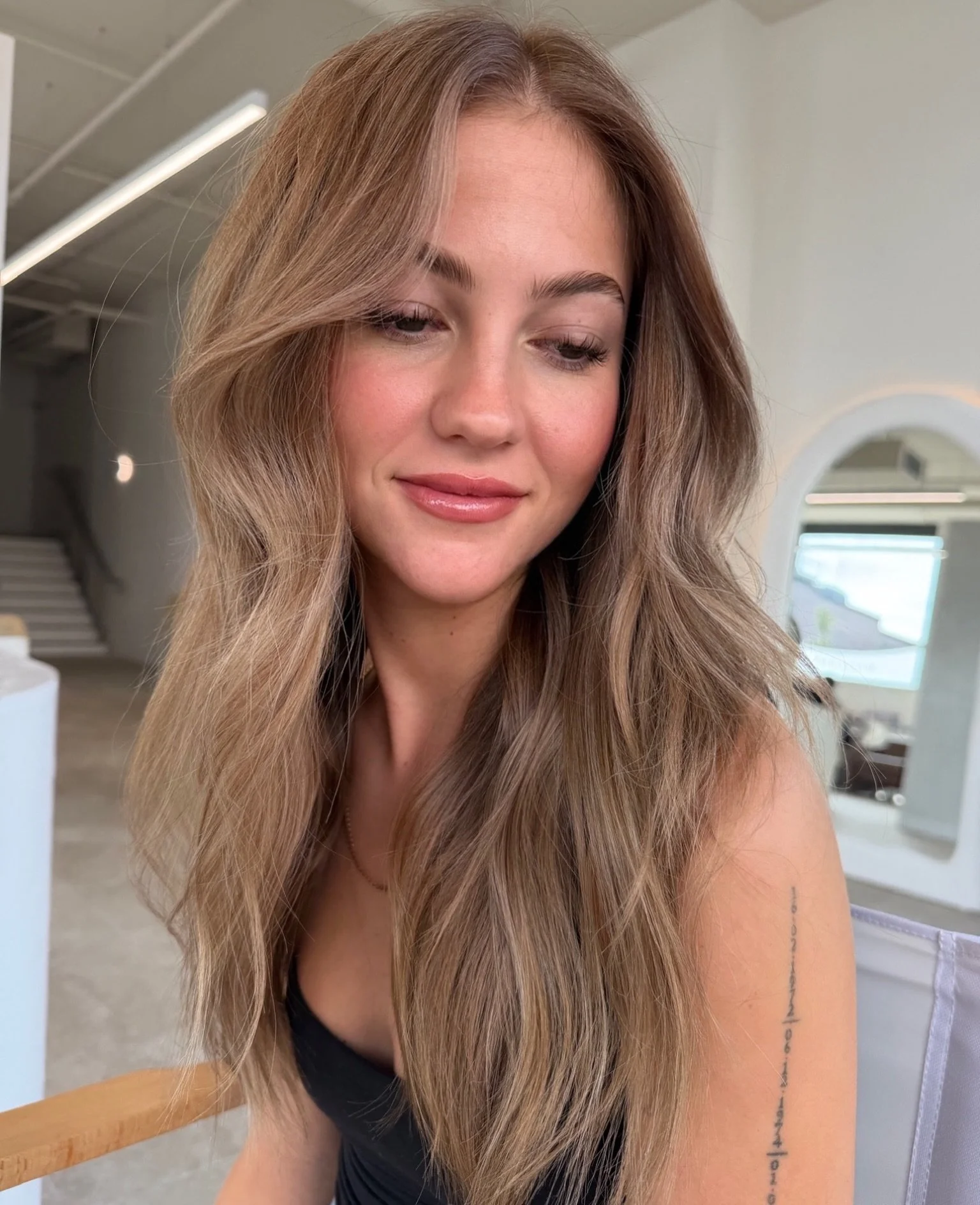 EFFORTLESS BEAUTY, TAILORED JUST FOR YOU ✨

At By ARA every look is customised to enhance your natural features while keeping your hair healthy, glossy, and low maintenance 🤎

Created by Senior Artist @indiana_byara 🫶
Finished with L&rsquo;Or&eacut