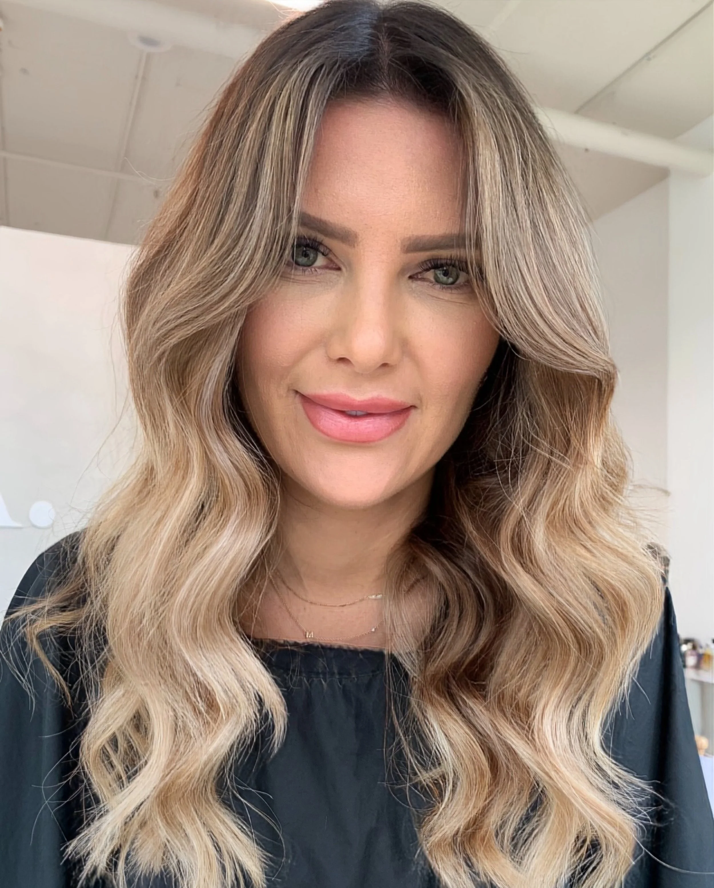 THE ULTIMATE EXTENSION EXPERIENCE ✨🤍

Our Ultimate Extension Package includes your full transformation appointment plus your first maintenance appointment, so you can enjoy beautiful hair for longer.

✨ 3 packets of 21&rdquo; Seamless1 Tape Extensio
