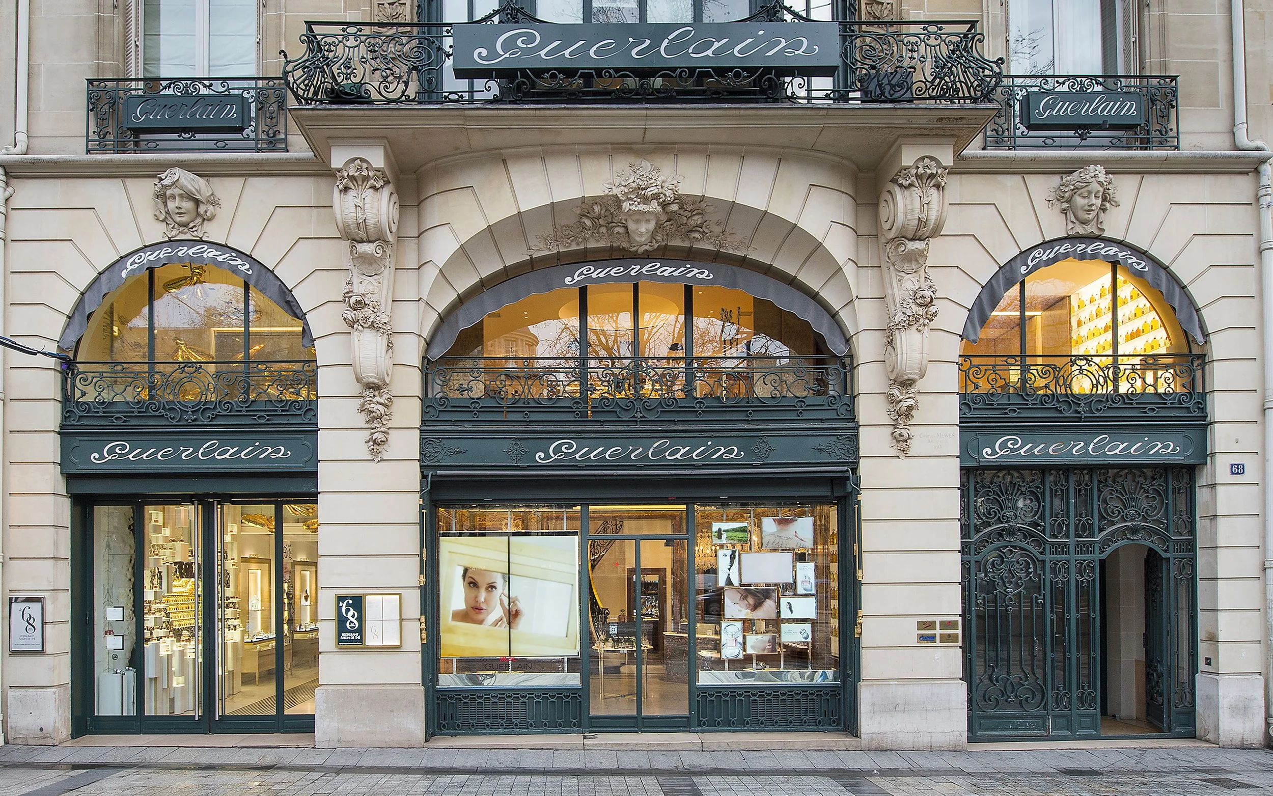 Guerlain orgue à Parfums Champs Elysées paris