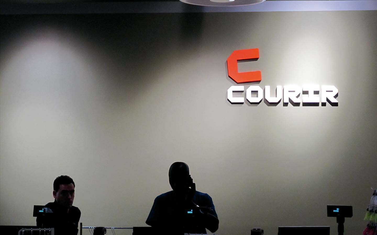 Courir shop, logotype brand identity buronouvo Lionel Massias Neville Brody