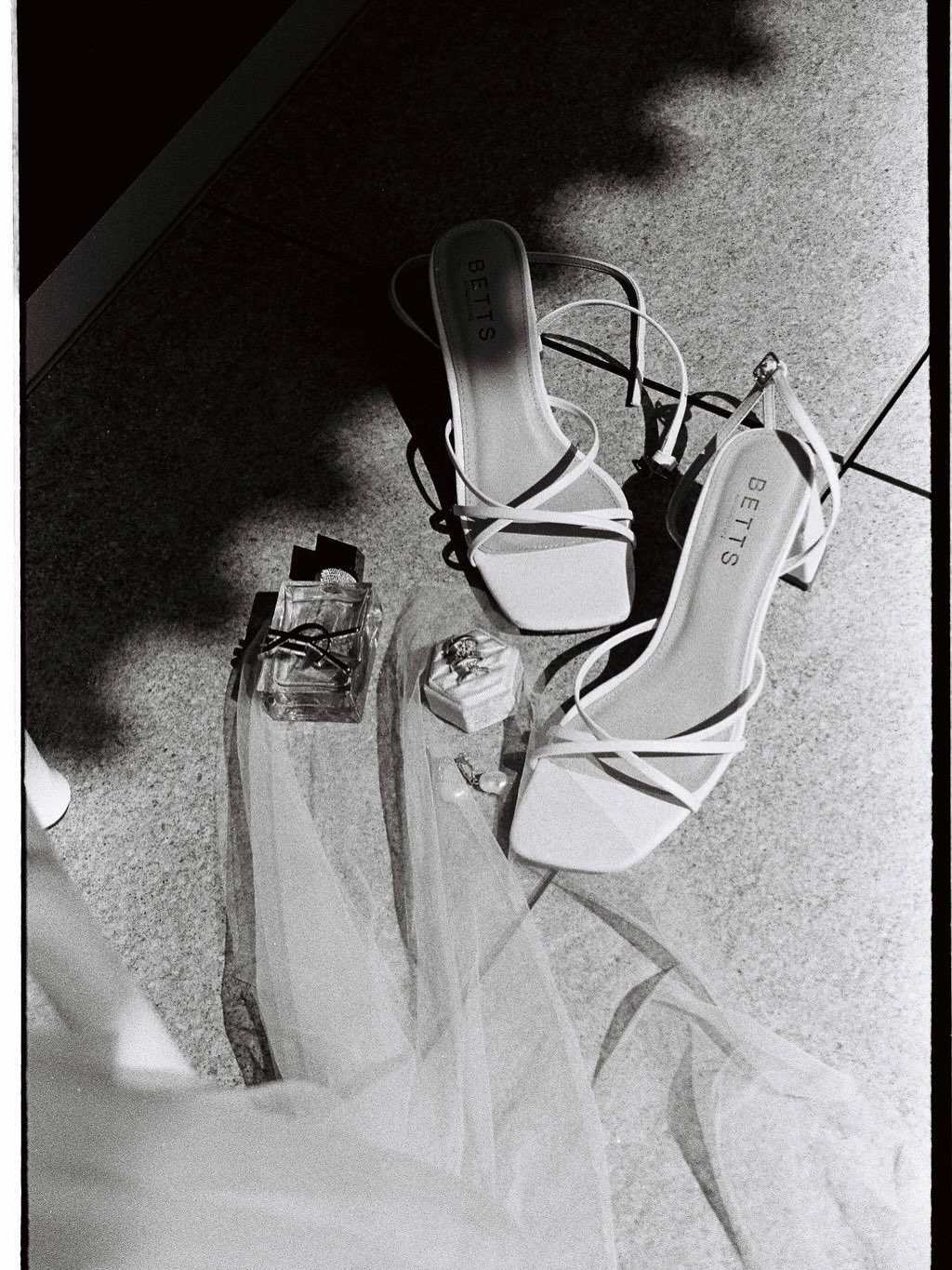 Anna &amp; Ben&rsquo;s micro wedding at Kirra. Simplicity at its best!

Florals and hire by @popupeventco 
Images by @navala_studio 

#goldcoastwedding #goldcoastphotographer #goldcoastwedddinghire #goldcoastweddingflowers #elope #microwedding #elope