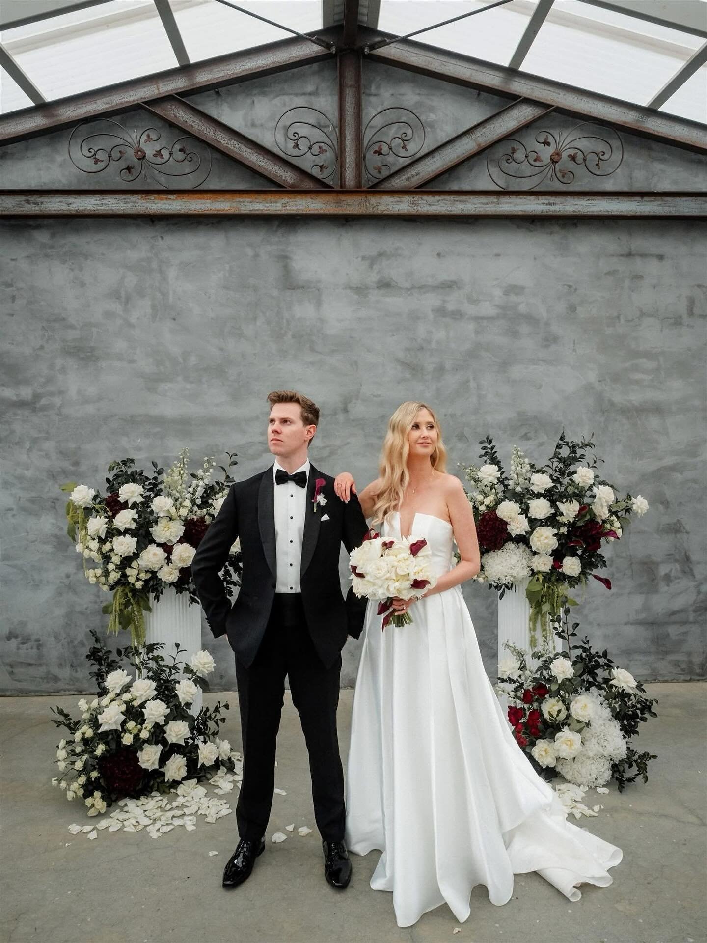 Sophisticated styling, lush florals, a Winter-ready burgundy and white palette plus luxury only Wynmere Estate can deliver&hellip;.. 

Congratulations to Alyce &amp; David on their epic day! 

Venue @wynmereestate
Planner @the.white.stag
Styling, hir