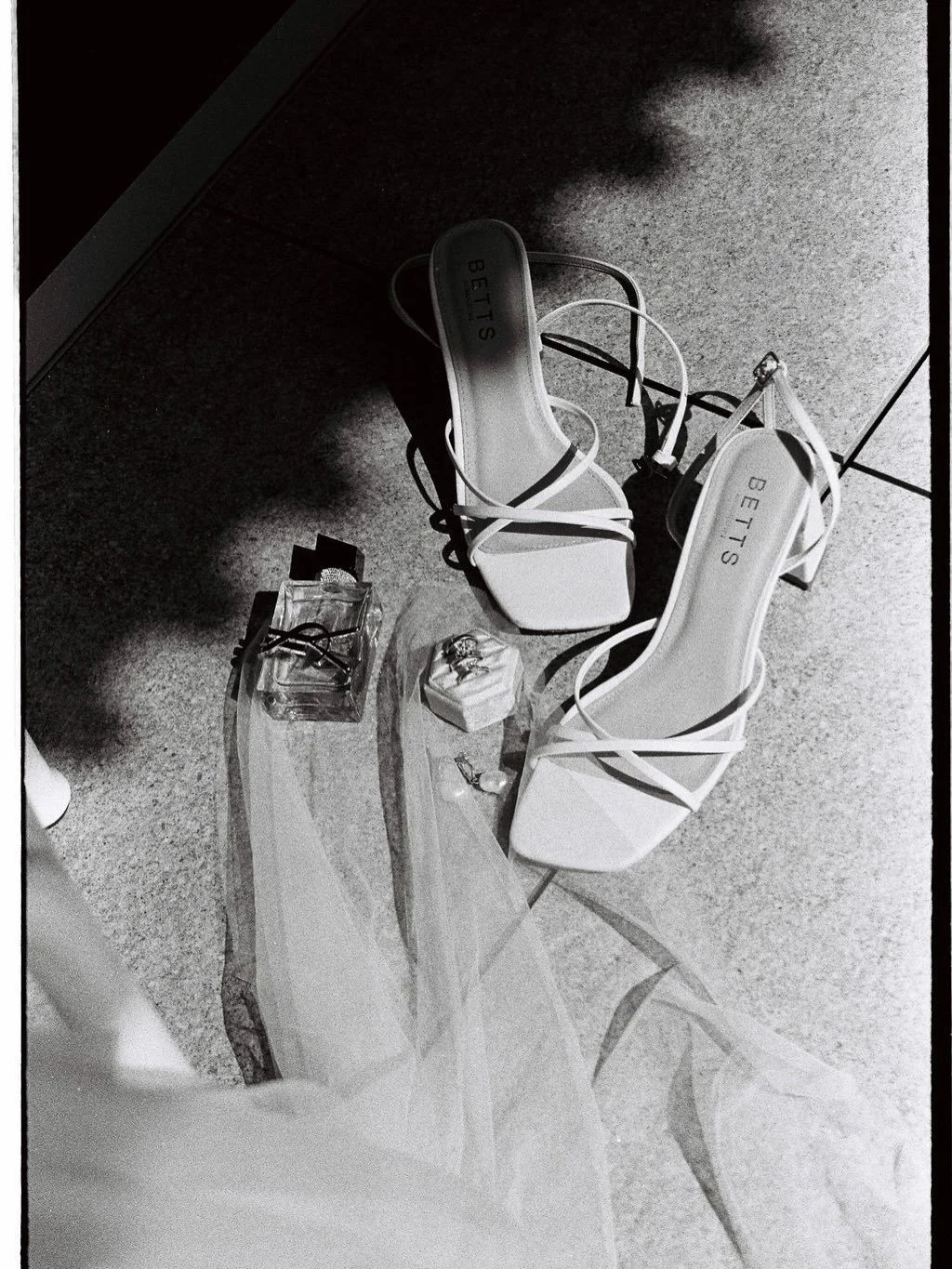 Anna &amp; Ben&rsquo;s micro wedding at Kirra. Simplicity at its best!

Florals and hire by @popupeventco 
Images by @navala_studio 

#goldcoastwedding #goldcoastphotographer #goldcoastwedddinghire #goldcoastweddingflowers #elope #microwedding #elope