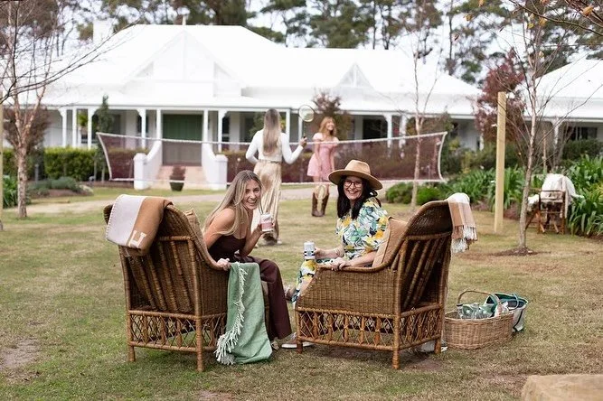 Gather your girls and escape the city! ✨ Just 45 minutes from the Gold Coast, Tamborine Mountain is the dream location for a girls&rsquo; getaway or the ultimate hens weekend. Think boutique vineyards, cozy caf&eacute;s, lush rainforests and jaw-drop