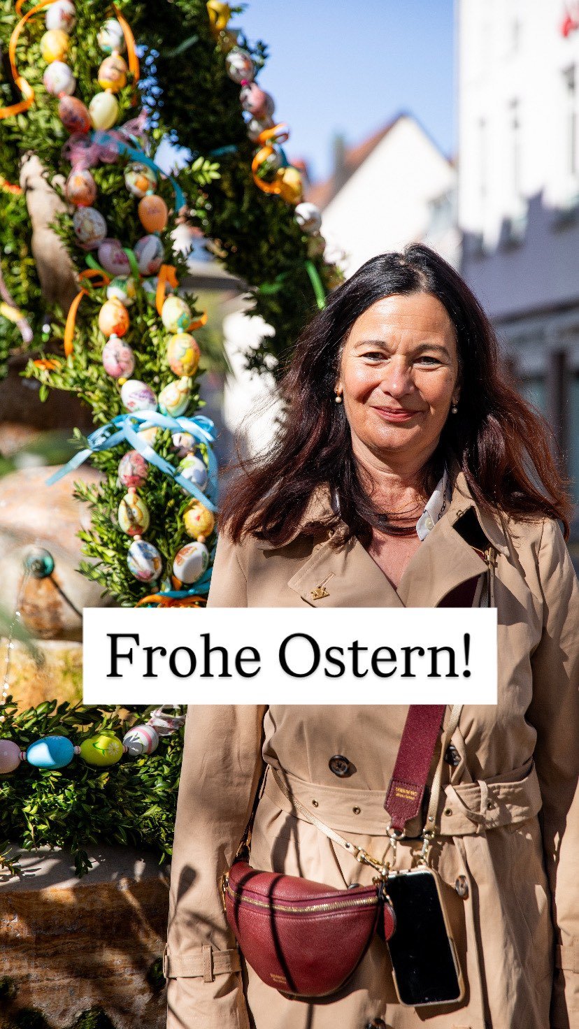 🥳Pünktlich zu Ostern erstrahlt unser Erbsenbrunnen in Bad Cannstatt wieder in neuem Glanz. Der Brunnen wurde wieder aufgebaut und wie in jedem Jahr festlich geschmückt.
🐰Ich wünsche euch allen ein frohes Osterfest, eine schöne