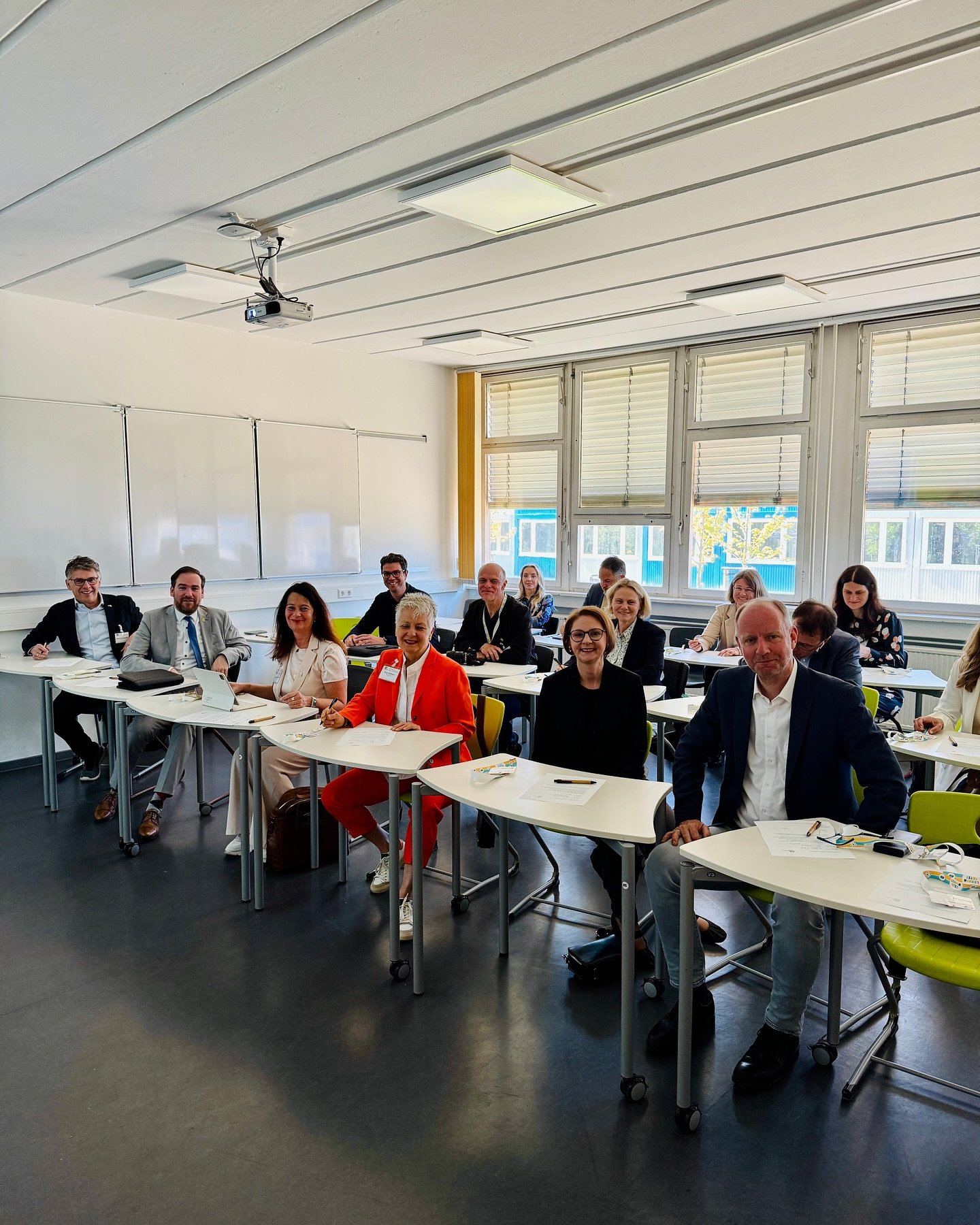 ✅Nie gab es einen passenderen Namen für eine Schule: an der Zukunftsschule in Dresden wird das Lernen neu gedacht. Zum Auftakt der Informationsreise mit dem Bildungsausschuss bekamen wir spannende Einblicke in das Innenleben des bekannten Schulv