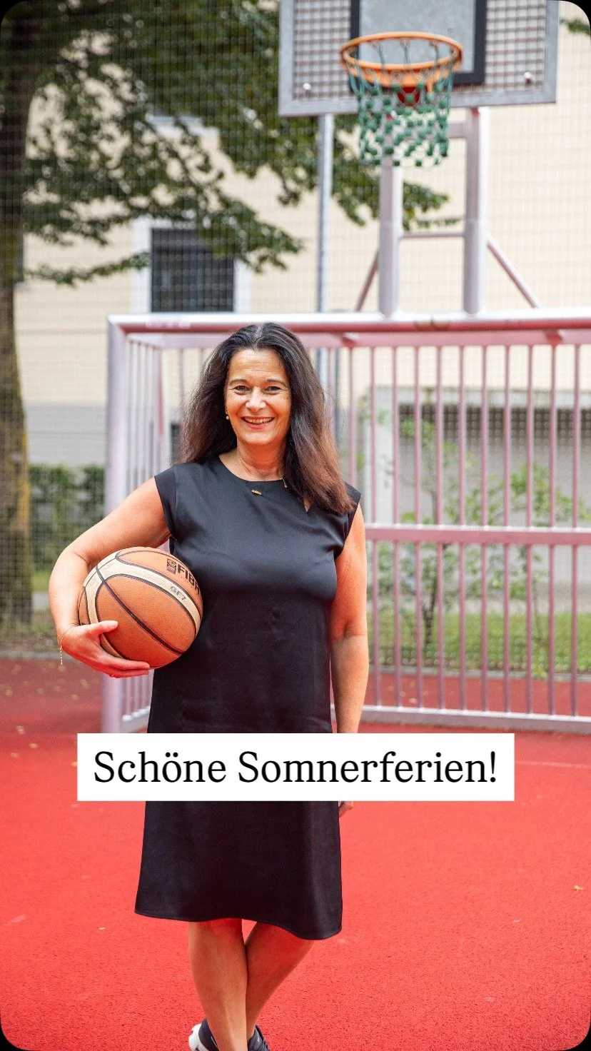 🏀Treffer! Ab in die Ferien!
👍Danke an alle, die das Schulleben Tag für Tag möglich machen und für die Schule zu einem positiven Lernort gestalten: Schüler*innen, Lehrkräfte, Schulleitungen, Schulsozialarbeiter*innen, p&aum