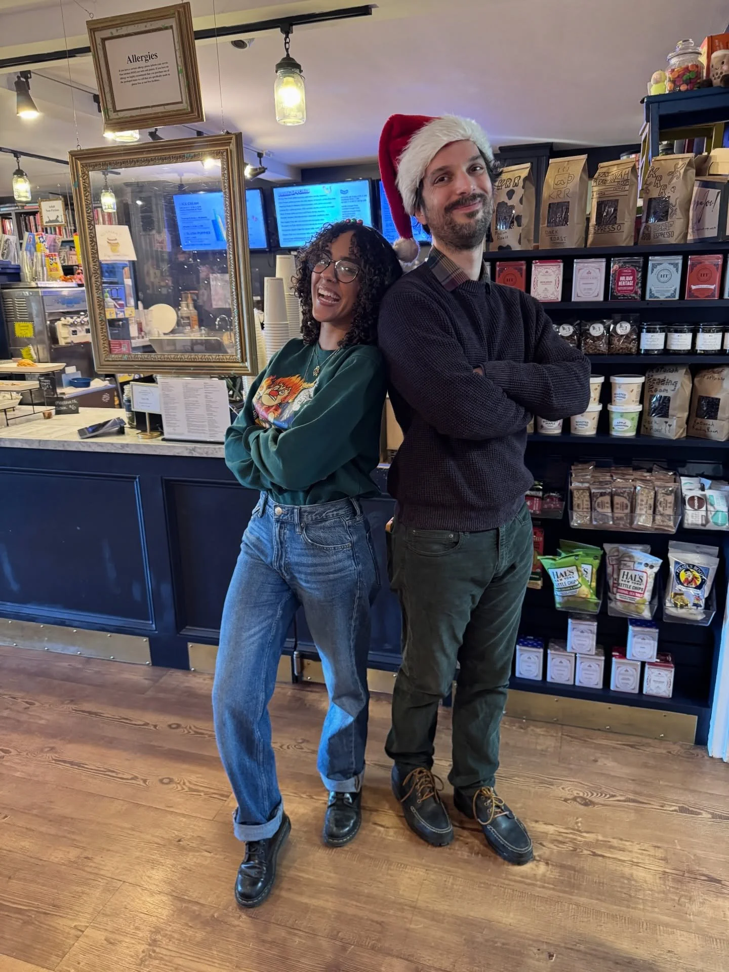 The Holiday elves are ready. Open tonight (Friday) until 7pm. See you soon! #holiday #openlate #holidaystroll #katonah @katonahdaily