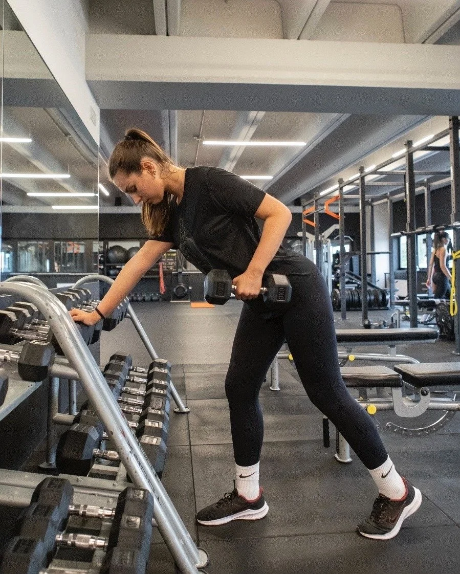 ONLY U 🫵
Chi ama allenarsi in autonomia sa di poter trovare nella nostra area fitness lo spazio che fa al caso suo.
Basandosi sulla tua preparazione fisica, sulle tue esigenze e sui tuoi obiettivi, la nostra squadra redige ed aggiorna nel tempo una 