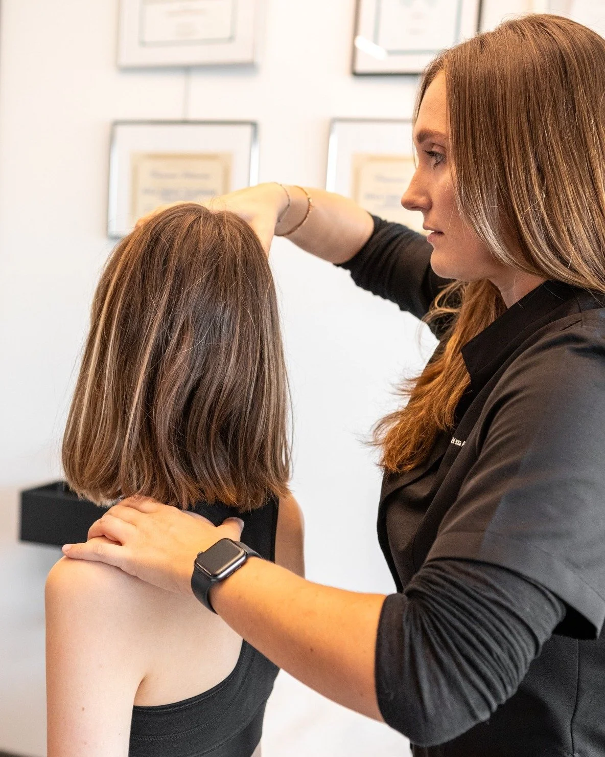 💆&zwj;♀️La valutazione del tratto cervicale della colonna vertebrale &egrave; uno dei primi passi con cui l'osteopata si approccia ad un'indagine manuale per individuare eventuali restrizioni del movimento. Proprio da qui ha inizio la seduta con la 