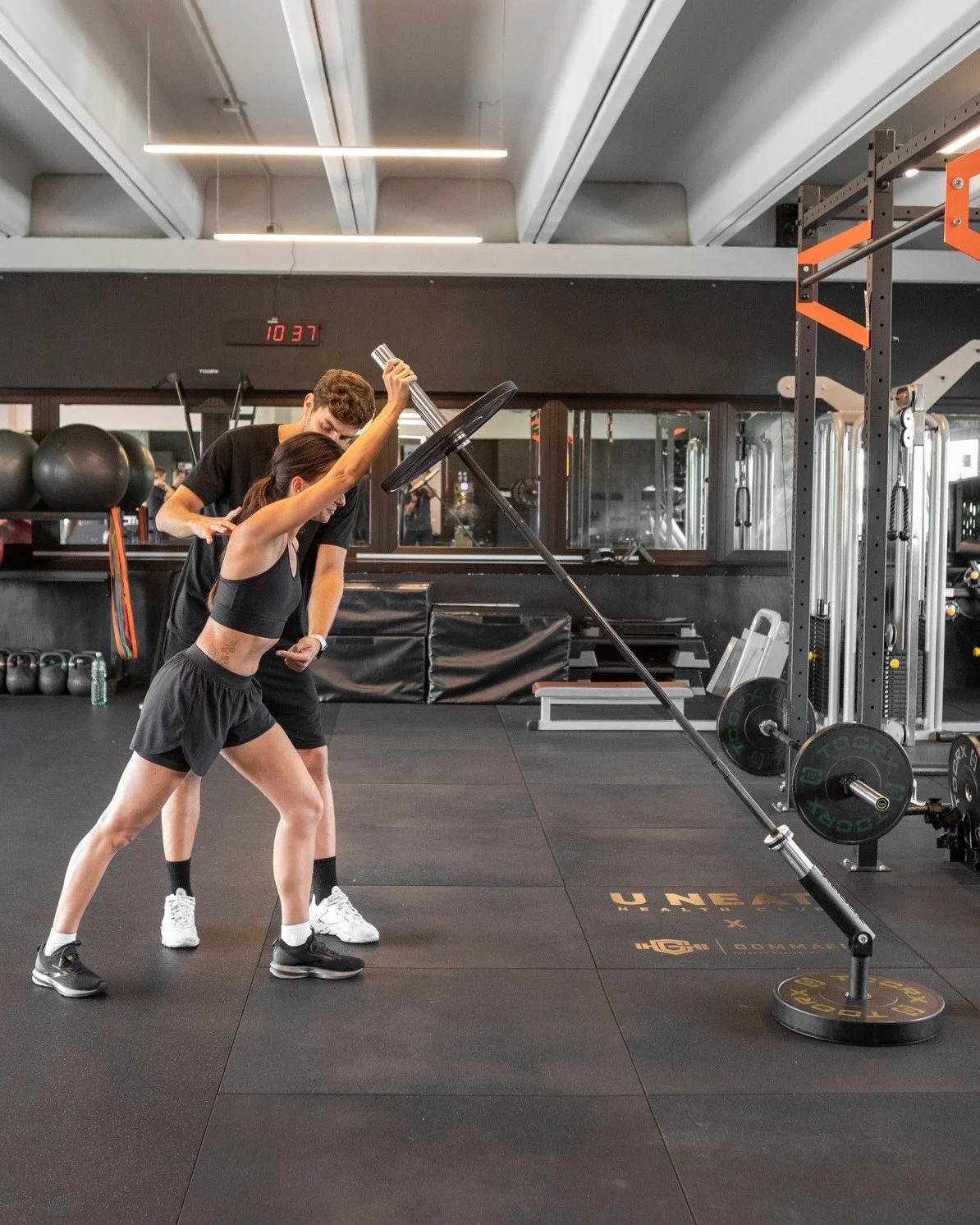 Dietro ogni tua fatica, ma anche dietro ogni tuo traguardo, ci sono delle presenze fisse: &egrave; il nostro team di personal trainer, una squadra di appassionati professionisti capace di seguirti, supportarti e guidarti in ogni allenamento rispettan