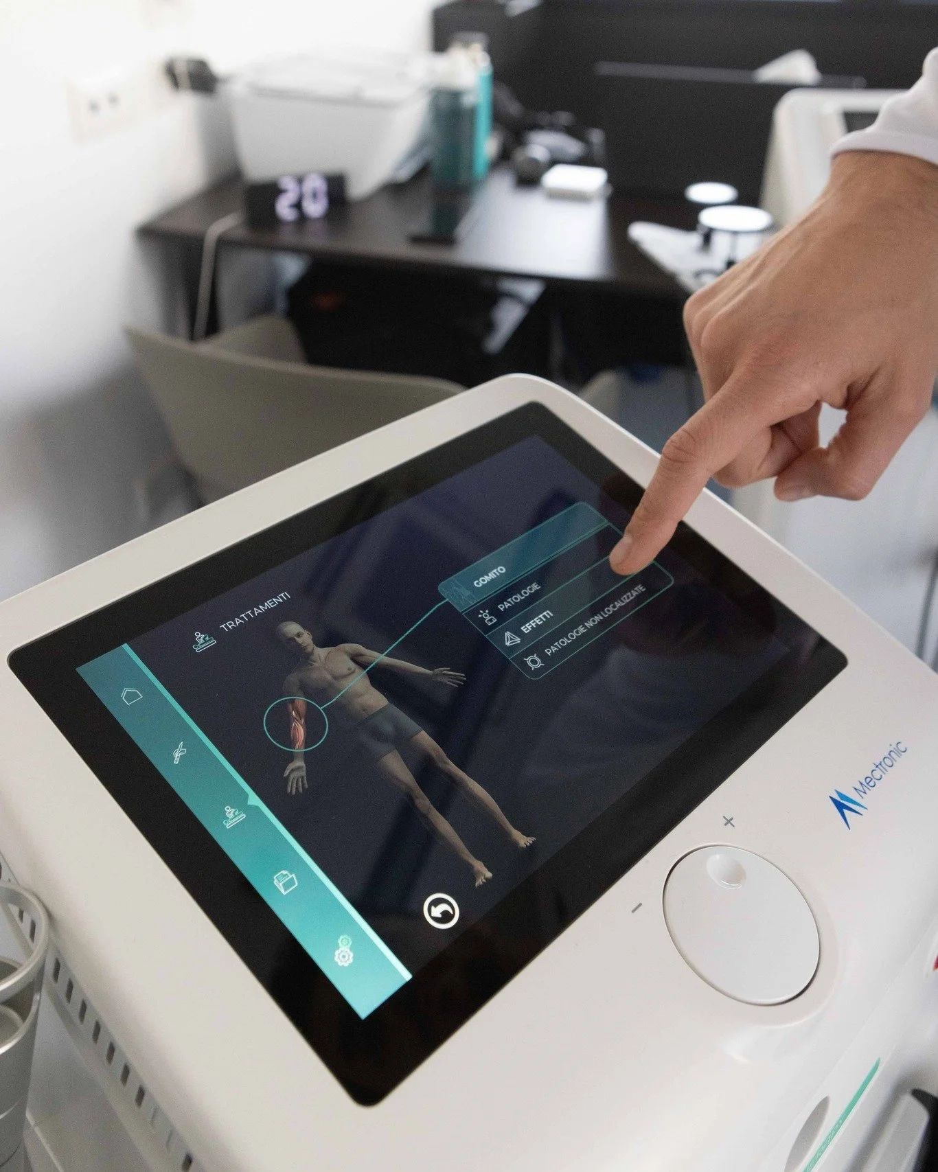 Nei nostri ambulatori, la tecnologia coadiuva il lavoro dei professionisti prima, durante e dopo i trattamenti. Nuovi macchinari elettromedicali di ultima generazione in supporto alle nostre terapie manuali. 
Una novit&agrave; che non vedevamo l'ora 