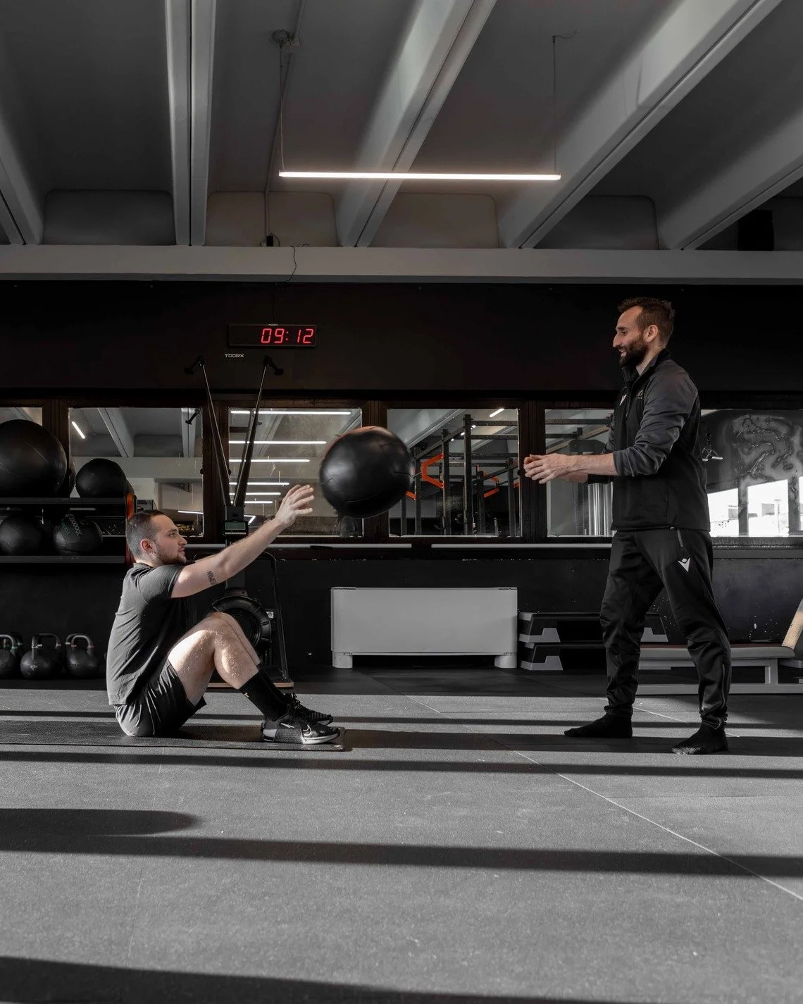 Tu. Una med ball. Un coach.
...are U ready to burst?!?! 💣

Negli allenamenti funzionali ad alta intensit&agrave;, i nostri personal si divertono ad inserire esercizi che possano sprigionare tutta la tua forza esplosiva.

BANG!💥 Il ritmo e il peso d