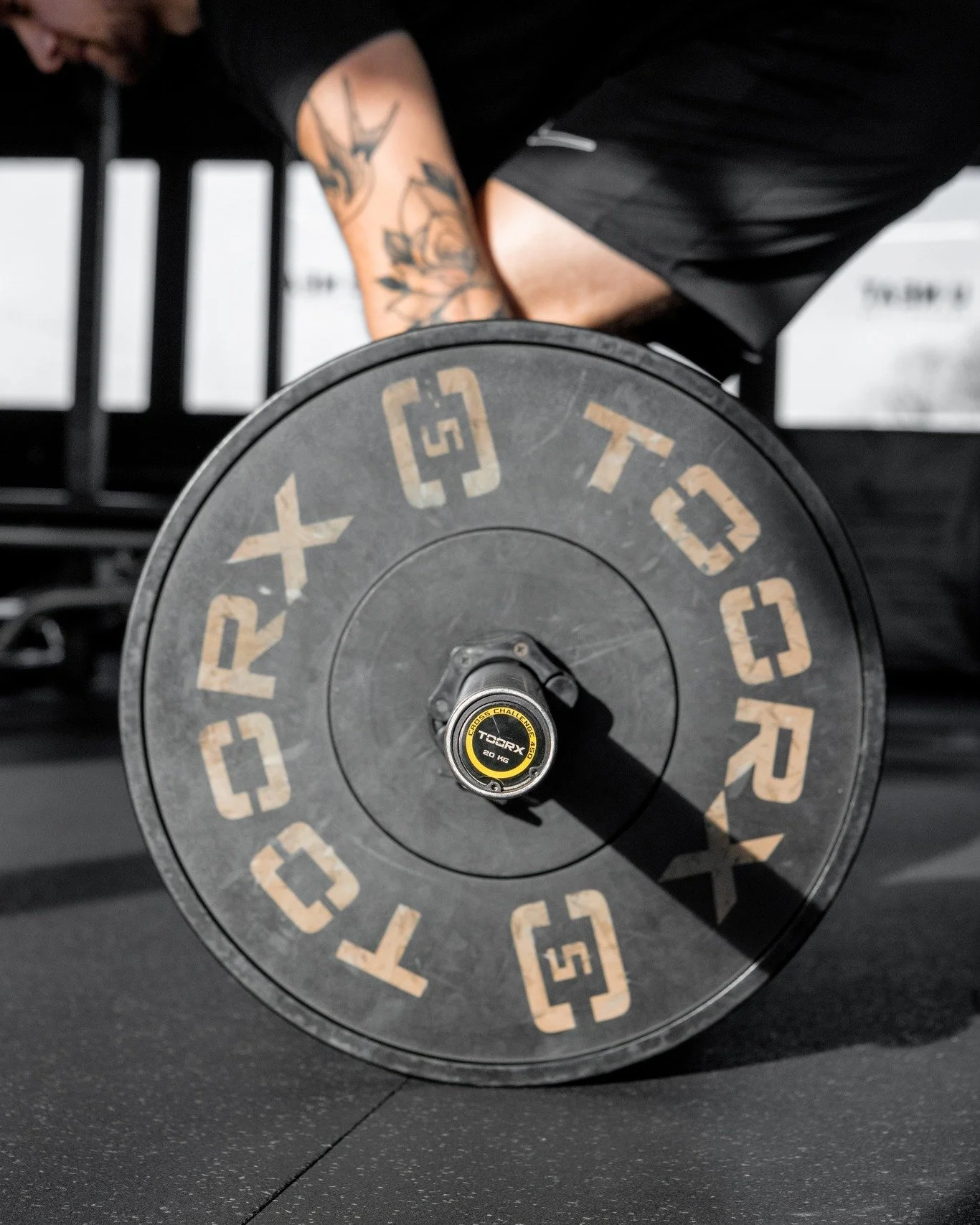 In tavola oggi sar&agrave; anche il Marted&igrave; Grasso...ma ti garantiamo che i dolci di Carnevale non saranno la cosa pi&ugrave; pesante della tua giornata!😏 
Tra pesi, altri attrezzi ed esercizi a corpo libero, un'altra meravigliosa settimana &