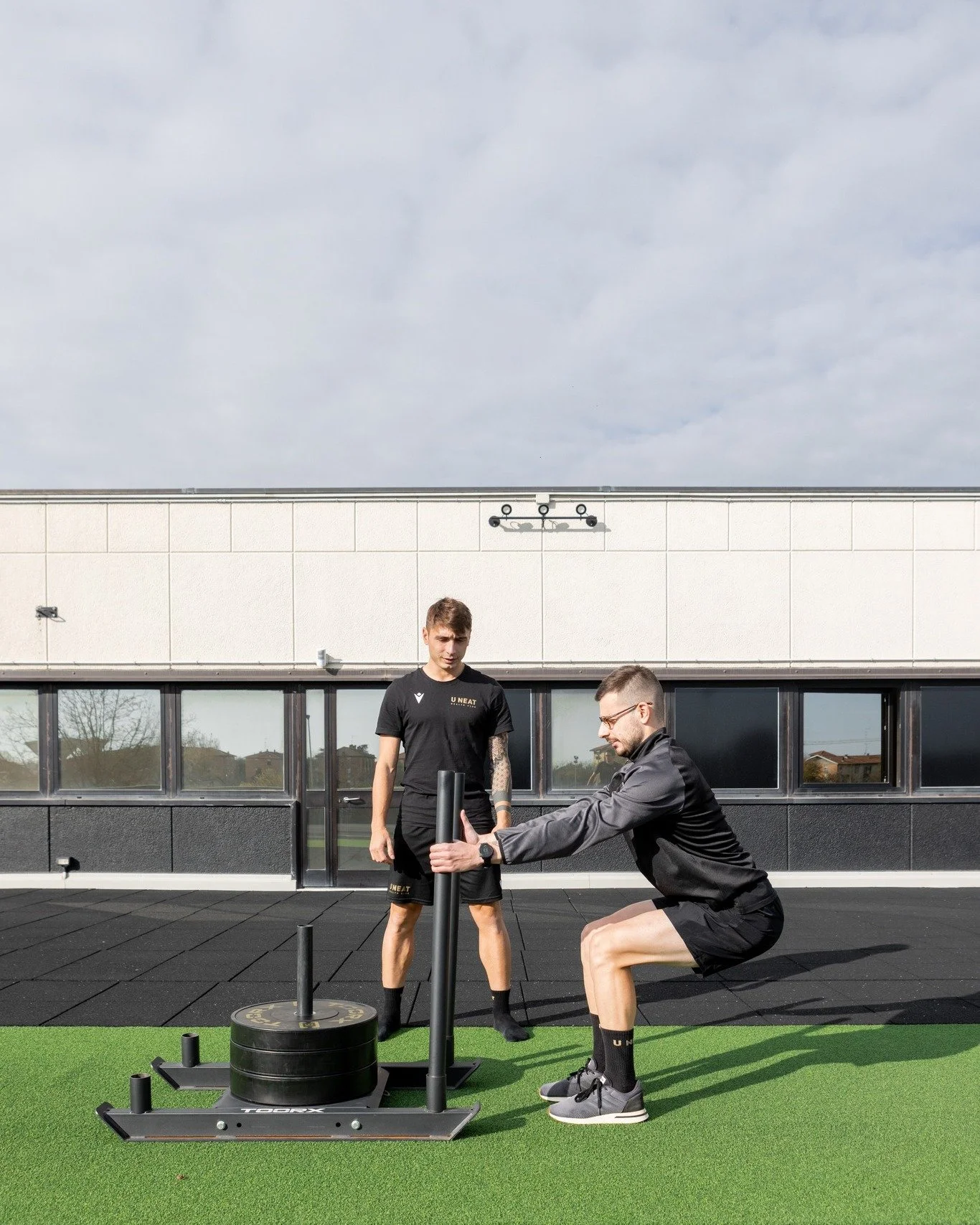 Il sole addosso, l'aria fresca sulla pelle, il tuo personal trainer al tuo fianco e quella slitta da trainare che ti era tanto mancata: gli ingredienti per la primavera perfetta ci sono tutti, non ti resta che godertela sulla nostra terrazza!☀🌷
🍃
L