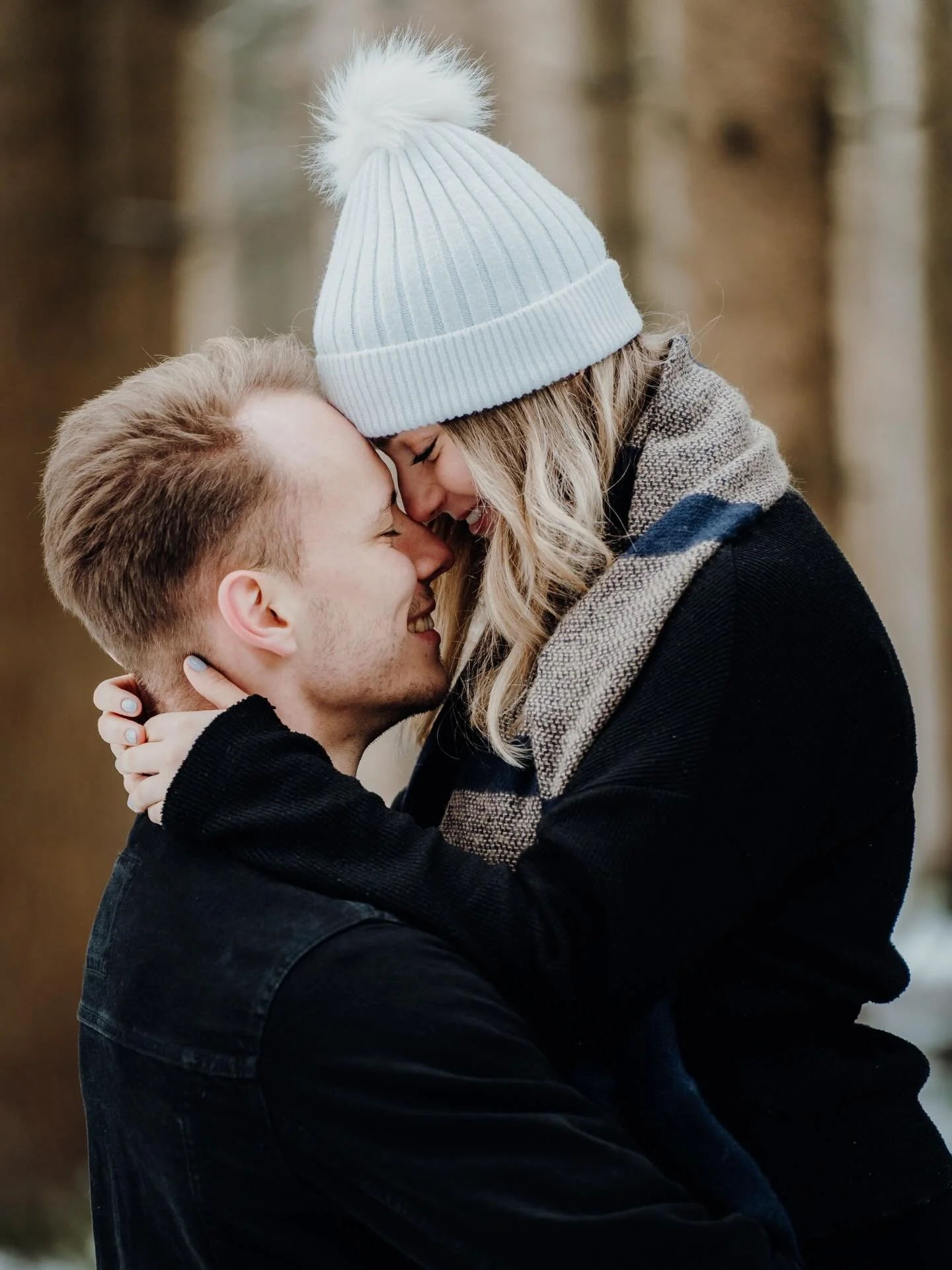 Cold noses, warm kisses ❄️

*Werbung wegen Verlinkung 

#Paarshooting #Paarfotografie #couplegoals