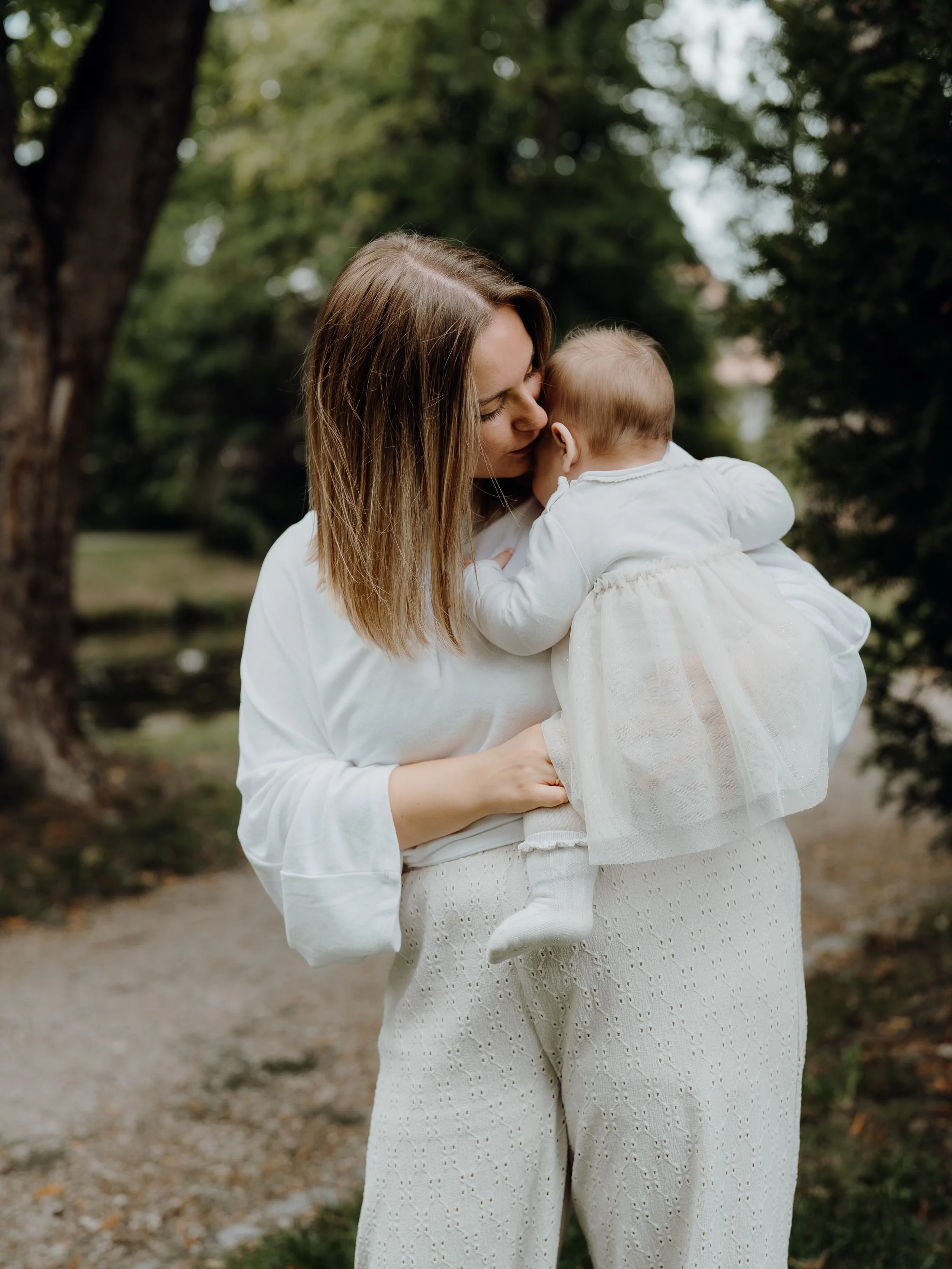 Mom &amp; Daughter 🤍💫
Diese Liebe, so &uuml;berw&auml;ltigend, so rein und so bedingungslos ✨ 

#momanddaughter #motherhood #familyphotography #familytime #mother