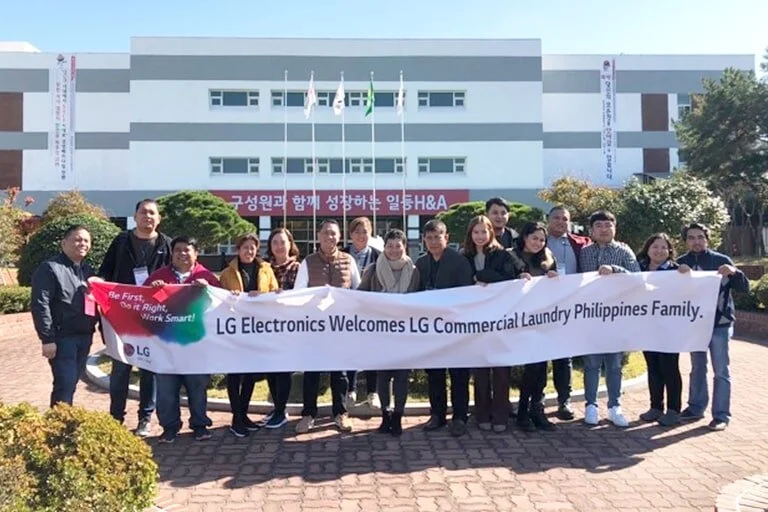 LOOK: LG Korea asked the top dealers in the Philippines to join a special VIP visit last Q4 2019! Together with ELS Phils., Inc., the team has invited their most performing sub-dealers to join the tour!