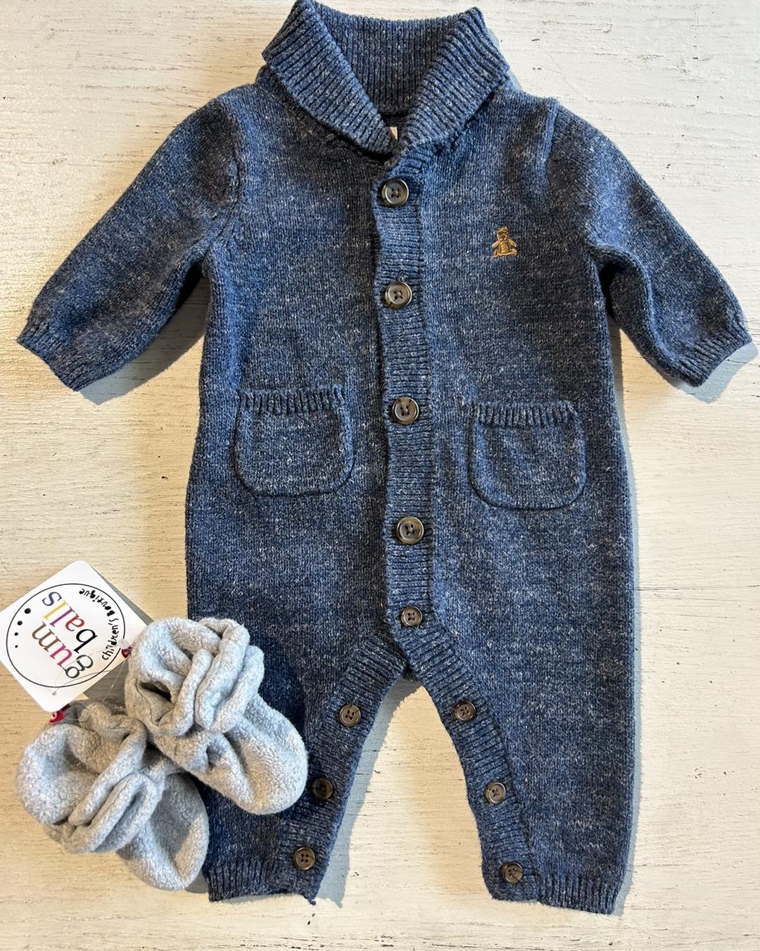 Calling all parents of fall &amp; winter babies! ❄️ We are stocking up on cool weather infant wear.  Sell us those outgrown buntings, sweaters, mittens and more! 

Anxious to shop for your fall arrival? Come shop for fall and winter infant beginning 