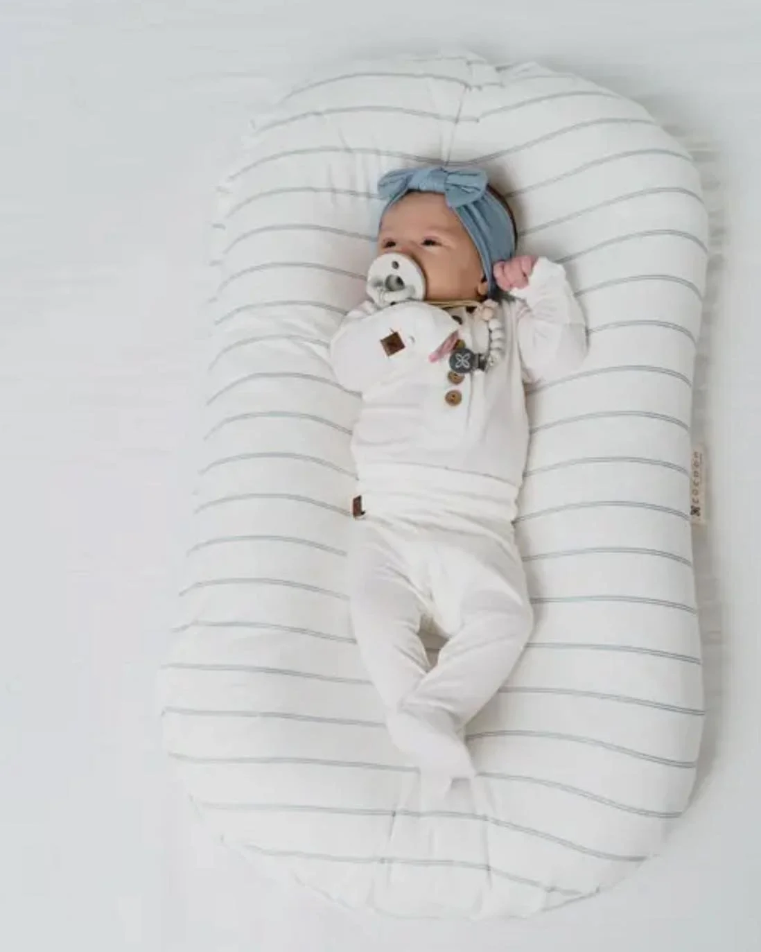 Hey expecting parents! 👋 

For a brand new baby, two-piece outfits are a must-have. They allow for air circulation to the umbilical cord, aiding in the healing process. 

Our Papillon Bebe sets, made from soft bamboo rayon, offer both comfort and st