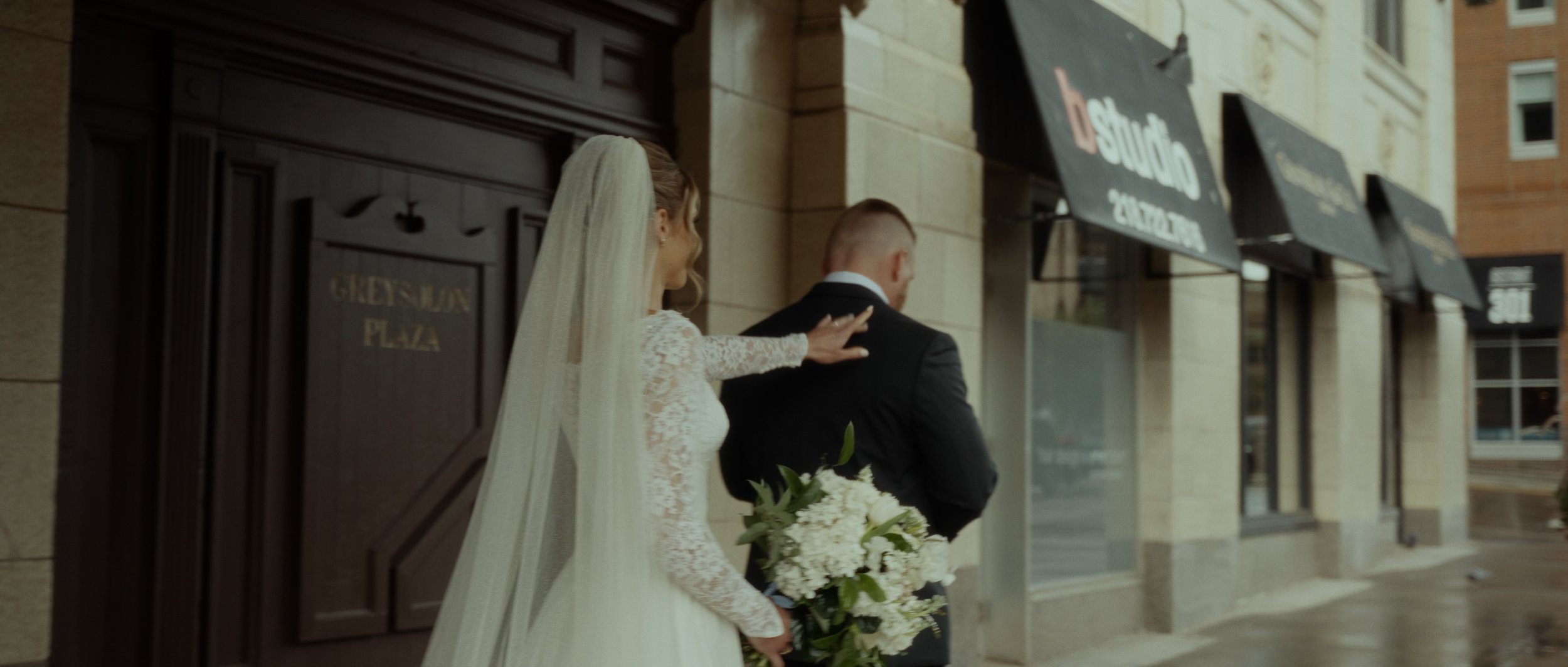 alissa-travis-duluth-wedding-video-still-08.jpg