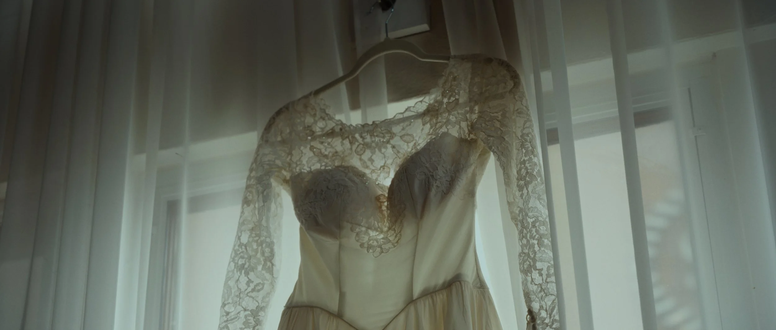 alissa-travis-duluth-wedding-video-still-14.jpg