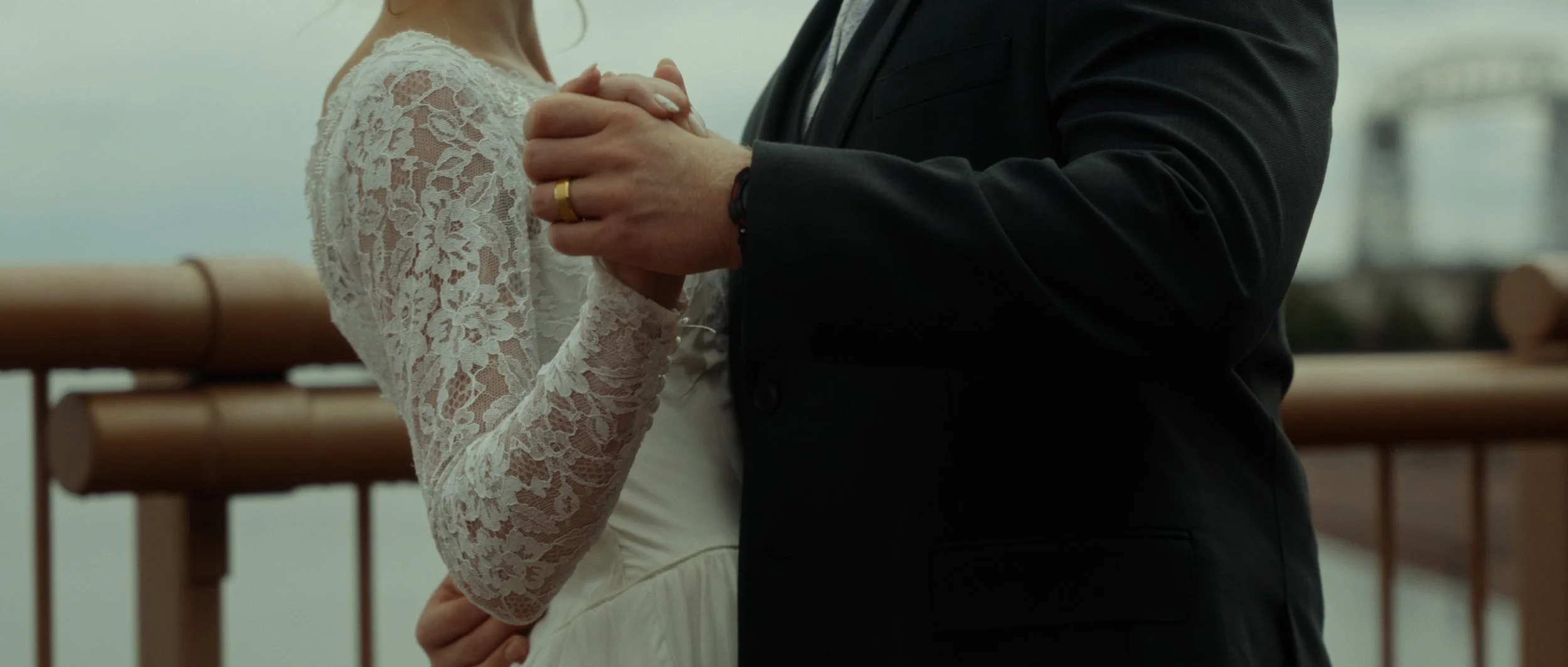 alissa-travis-duluth-wedding-video-still-23.jpg
