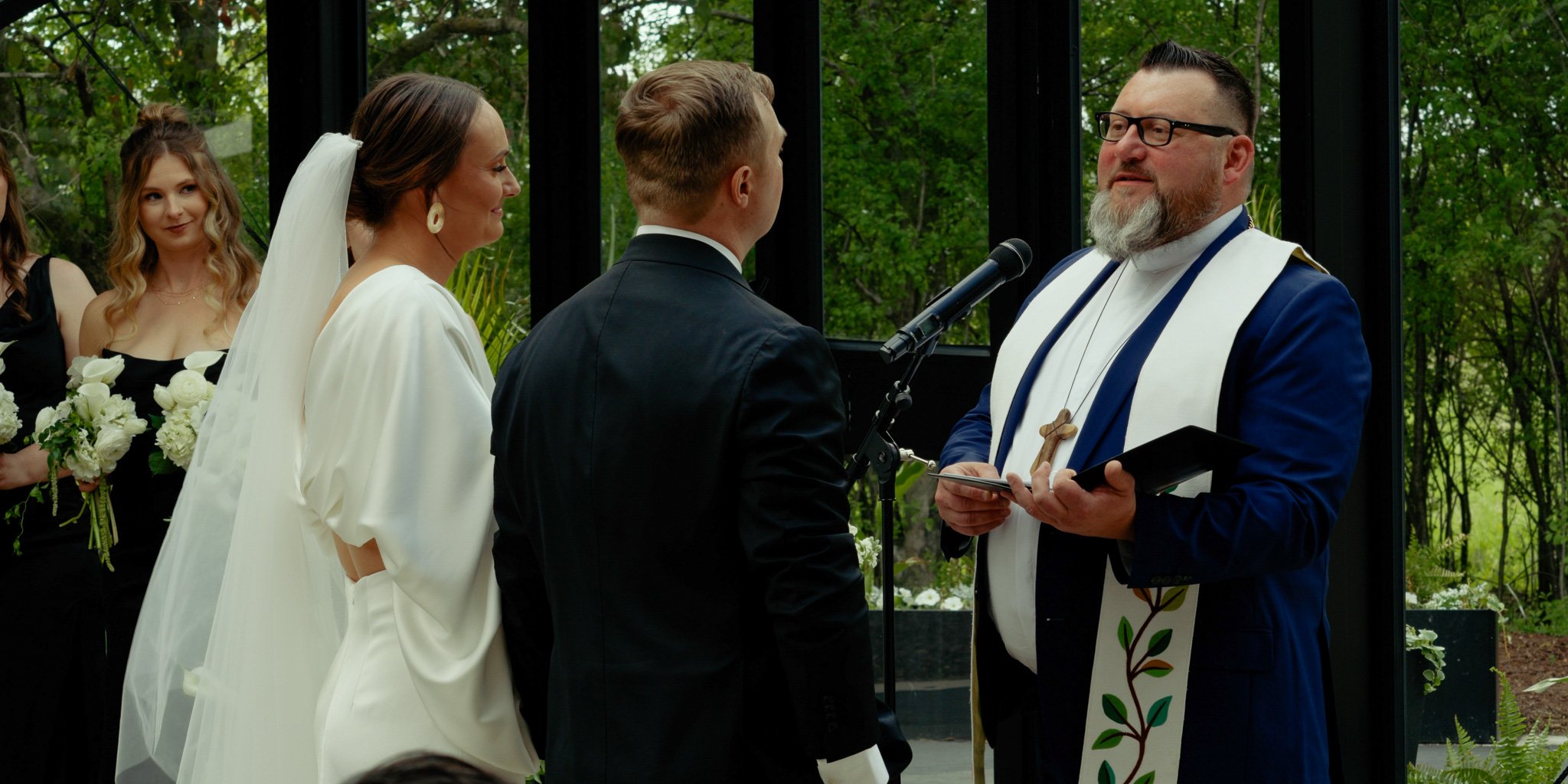 claire-matt-wedding-film-chaska-minnesota-bavaria-downs-woodland-glasshaus_18.jpg