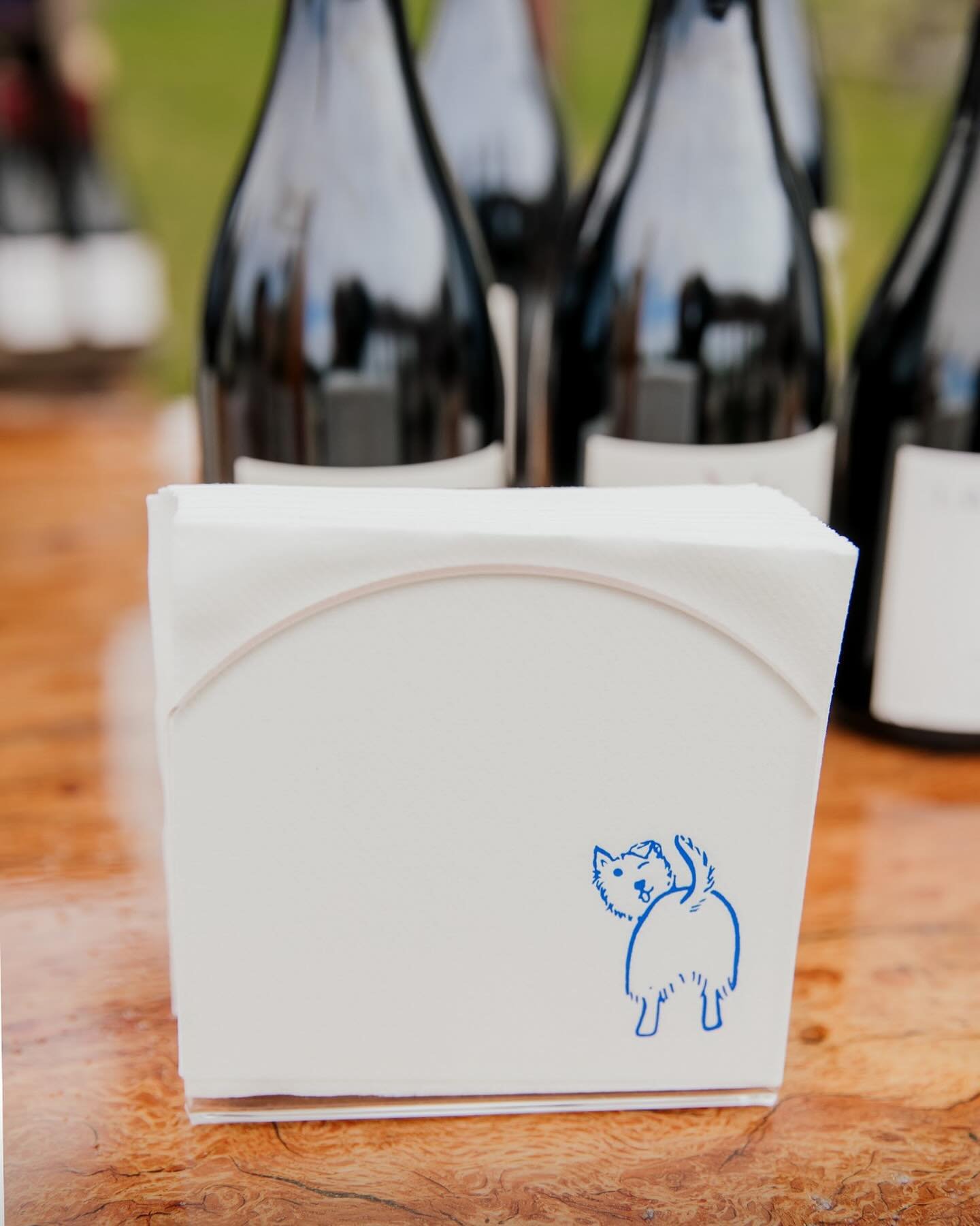 Someone&rsquo;s feeling a little cheeky heading into the weekend 😉

Louie was a true highlight of the evening, being recreated in 5 different line drawings that were foil pressed onto luxe cocktail napkins.

No tears, all cheers! 

Photography: @wil