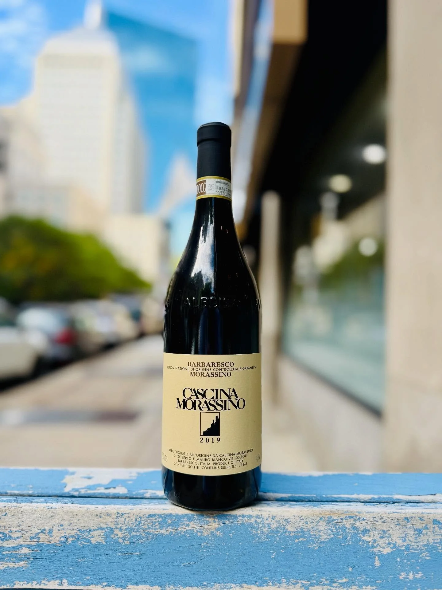 ✨✨ Shining a Sunday spotlight on our inaugural Flash Friday pick: Cascina Morassino Barbaresco 2019.

Morassino is a tiny lieu-dit at the base of the Ovello cru, yielding a powerful, age-worthy Nebbiolo. The estate makes just 7,400 bottles in this vi