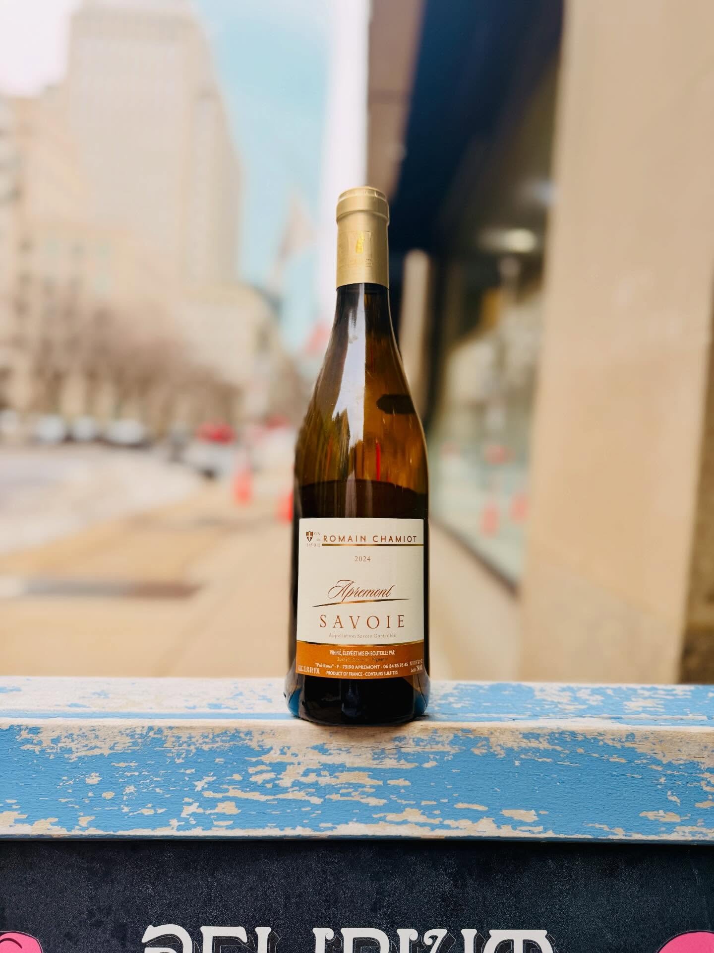 We love a mountain wine, especially from the stretches of Savoie tucked into the heart of the French Alps.

Here, wines are defined more by freshness than power. This bottle from Romain Chamiot comes from the village of Apremont, where the local grap