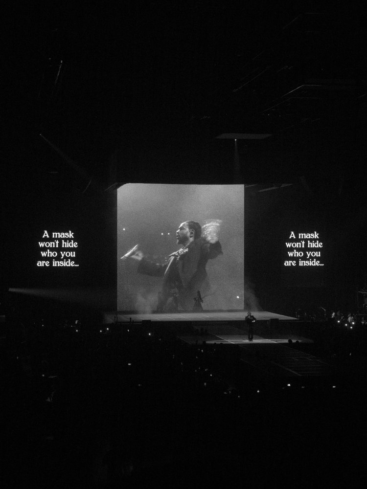 Black and white concert screen