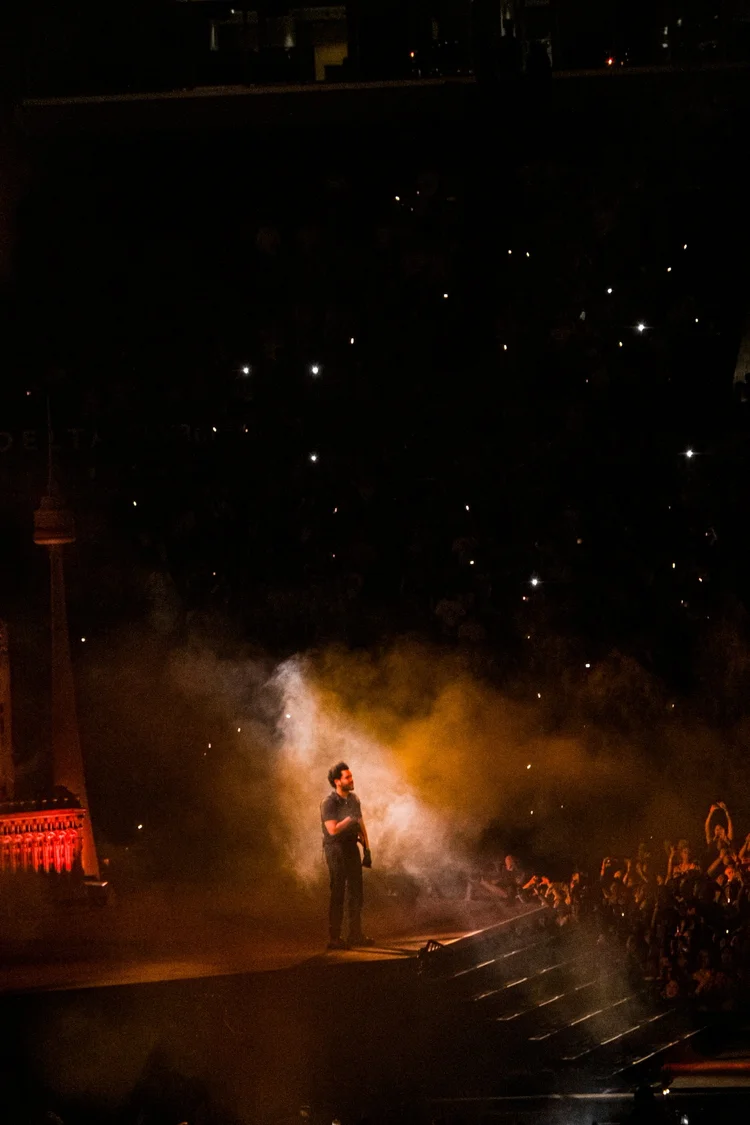 Performer in a smoky atmosphere
