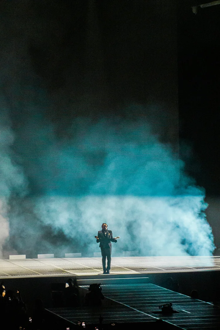 Solo performer with smoke effects