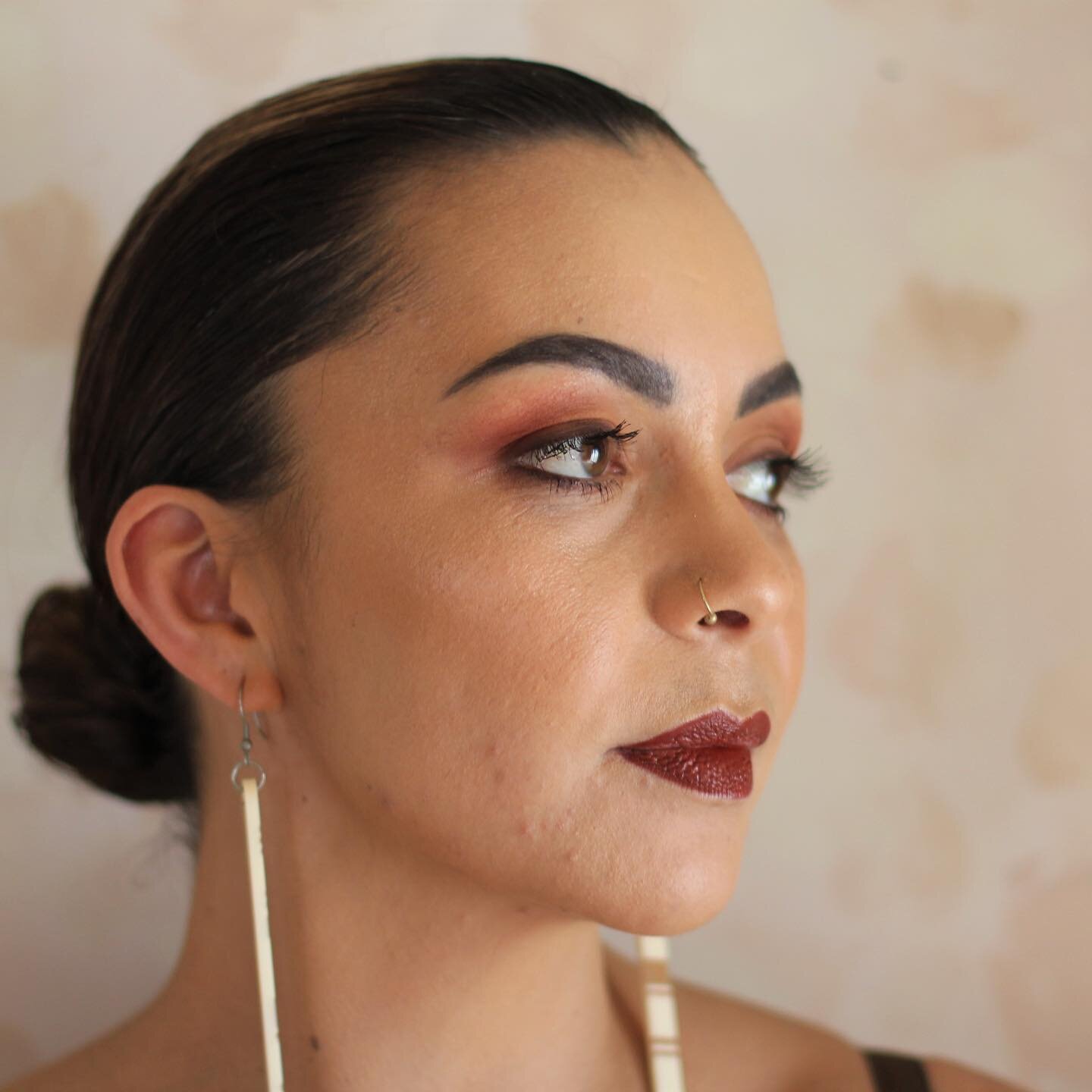 This month we got to try something out that we've always thought would work a treat, makeup made with earth pigments.

Lanae enlisted Ngāi Te Rangi, Te Aupouri, Ngāti Ruanui makeup artist @mssjt_  to see how her soil-based pressed powders, lipsticks 