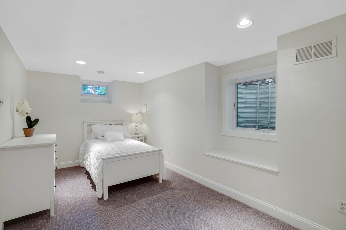 23 Whittredge Road guest bedroom.jpg