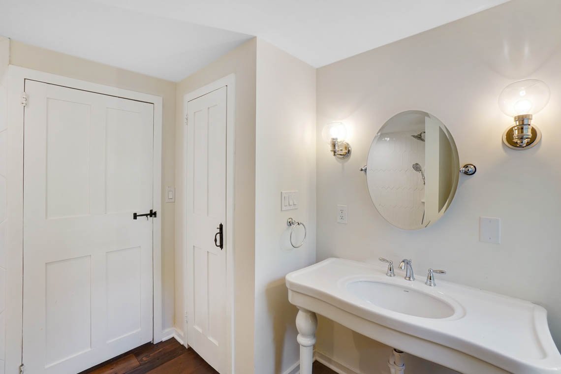 powder room 23 Whittredge Road.jpg
