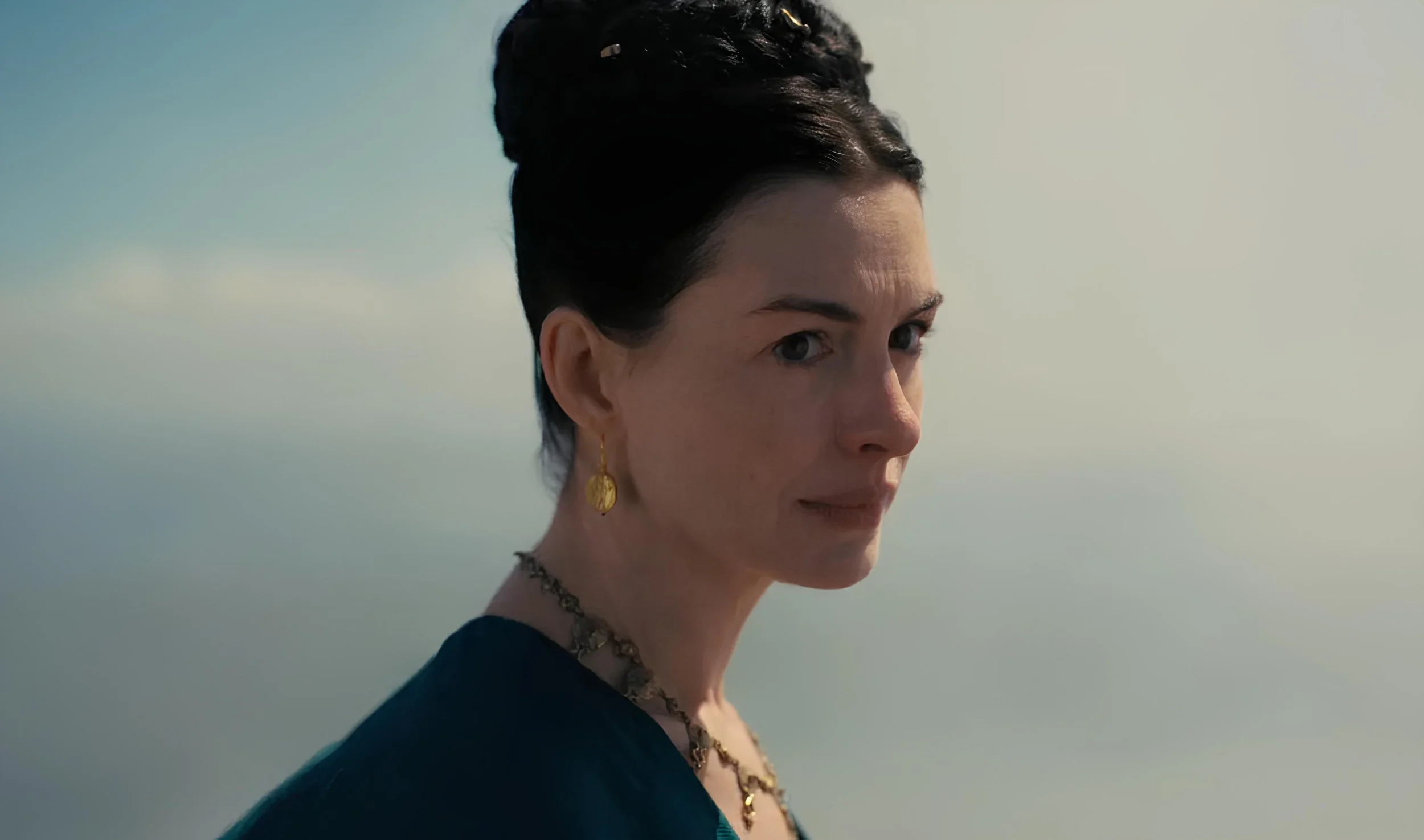 anne-hathaway-as-penelope-in-christopher-nolans-the-odyssey-v0-1ywacdzrir8g1 (1).jpg