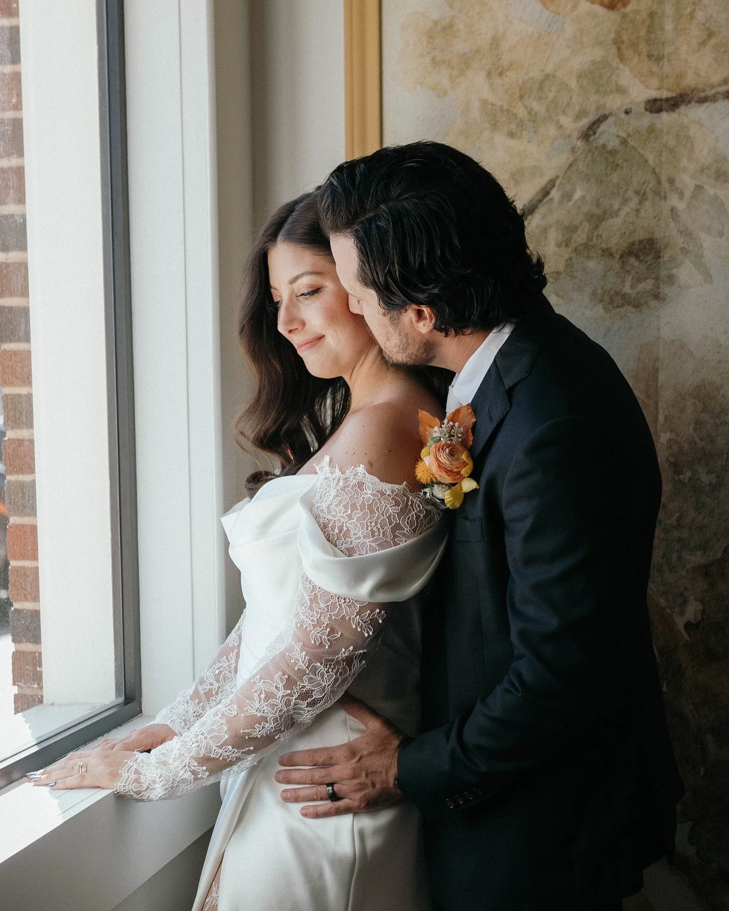 Finally getting around to posting one of the most beautiful styled shoots hosted by @threefeatherphotoco 

Behind this beautiful day were also 
Studio: @starluck_studio 
Florals: @fleurish_designs_florist 
Hair &amp; Makeup: @dianadphillips 
Dress: @