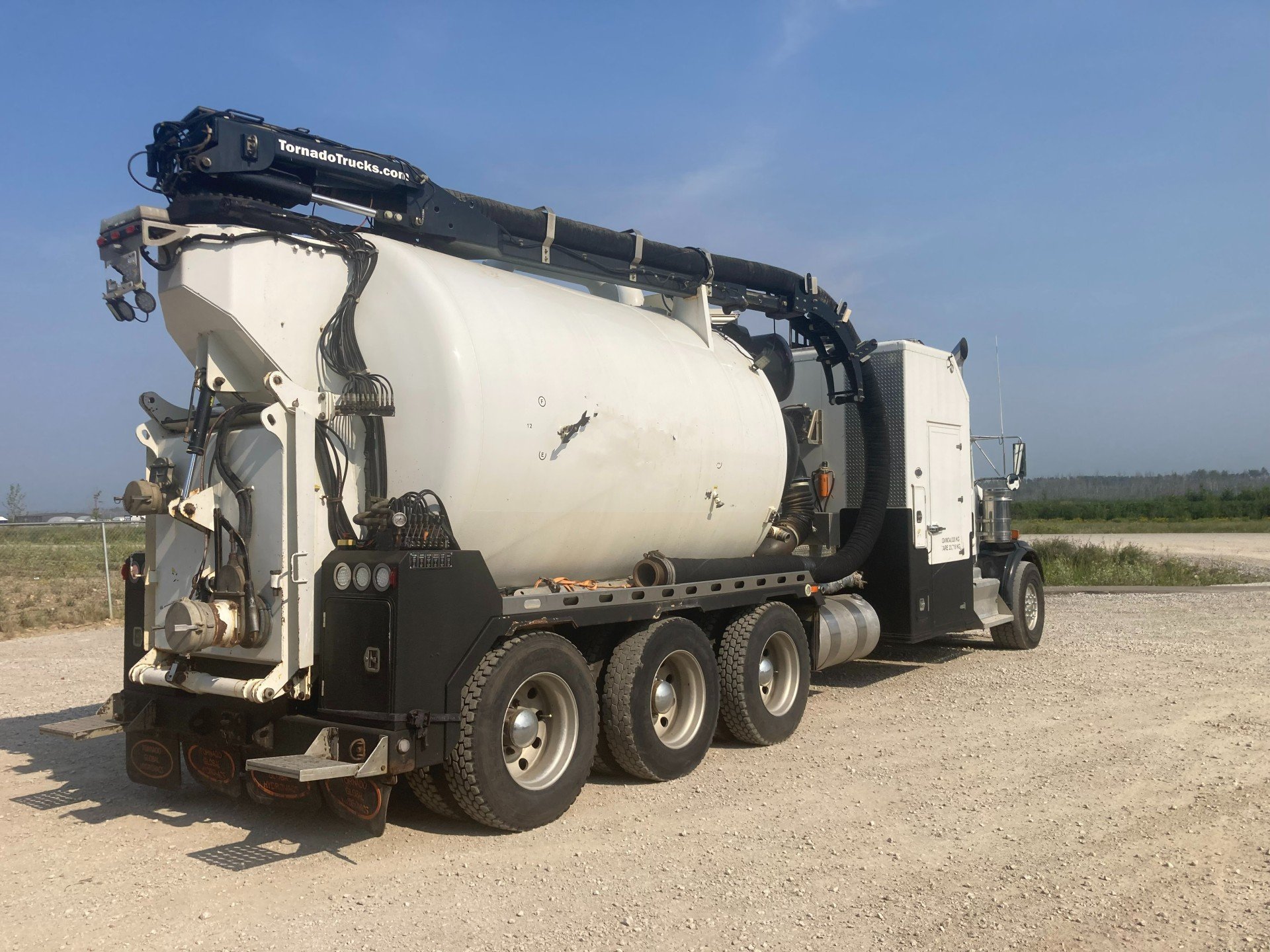 2017 KENWORTH TORNADO HYDROVAC — Equipment Hunters