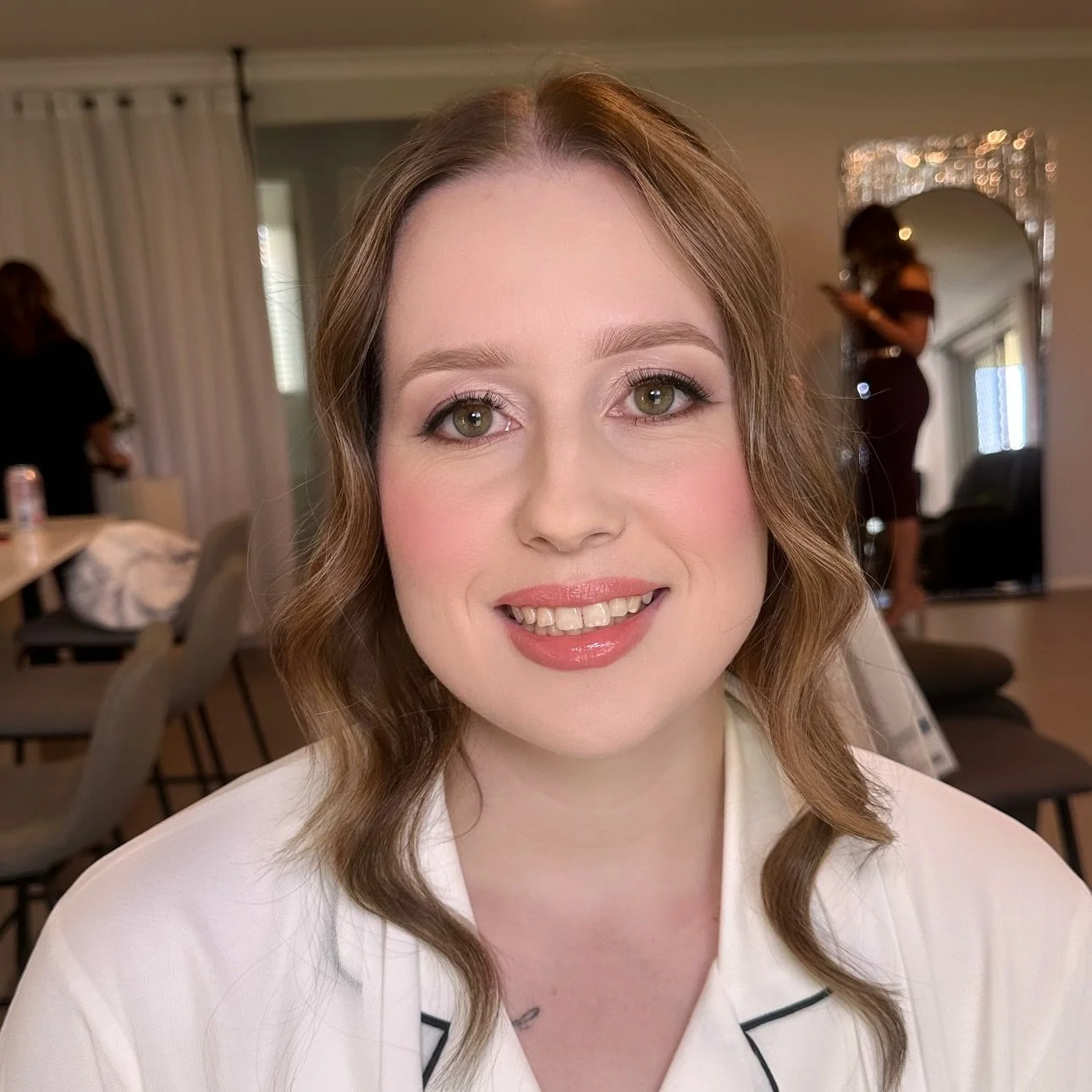 Had the most special morning glaming @danielle.fascianelli and her beautiful friends and family 🤍
#HAIR @whitediamondhairdesign @hairbykaileehazlewood 
#MAKEUP @facebeautique.official 
#BRIDE @danielle.fascianelli 
Booking are open for 2026, enqui