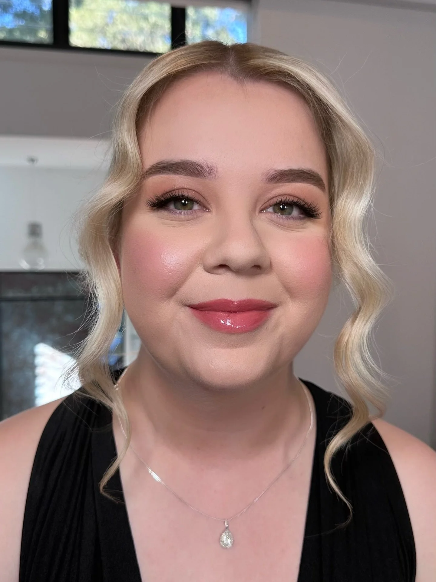 BRIDEMAID GLAM
Liv showed me her inspiration for her makeup look and it is elevated soft glam, because her hair is blond we wanted to steer away from heavy dark colours and focus on brightening and soft colours to catch her completion 🫶🏼 

#hair @t