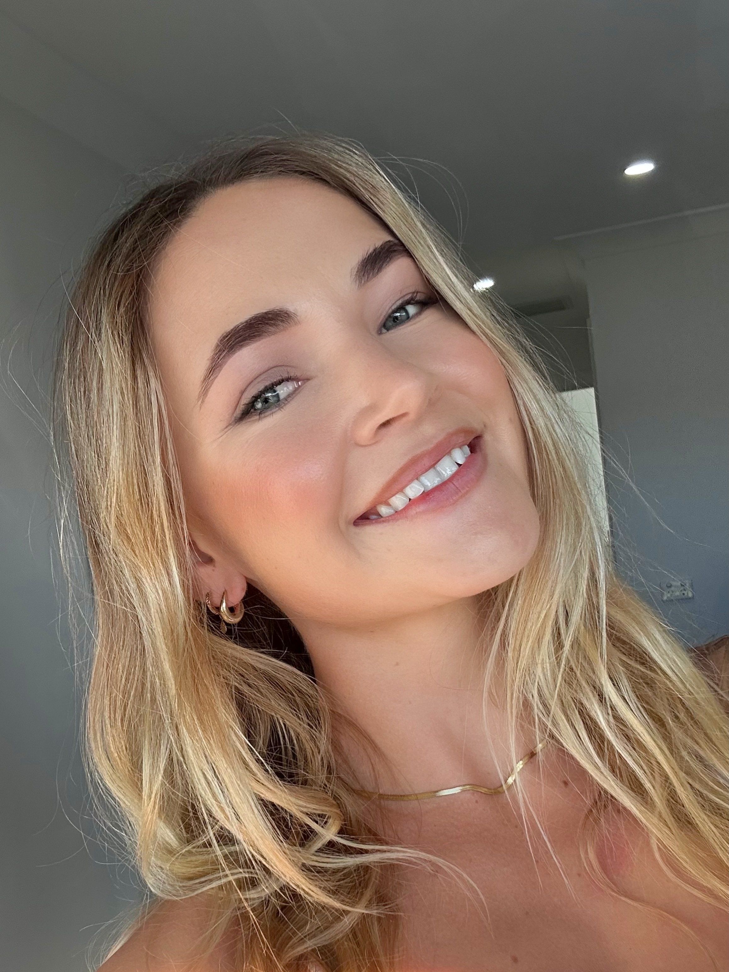 MAKEUP for the beautiful @maddy_robinsonn 

No powder 🙅🏼&zwj;♀️ we opted for fresh dewy skin finish using @maccosmeticsanz face &amp; body to keep it light and skin like 🤌🏼 #art

Visit our website to enquire / book in facebeautique.com.au