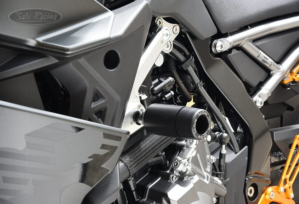 Support Pour Sliders De Moto GSX-8S/8R - Aluminium 6061 Anodisé, Fixation Bras Oscillant, Couleur Noire