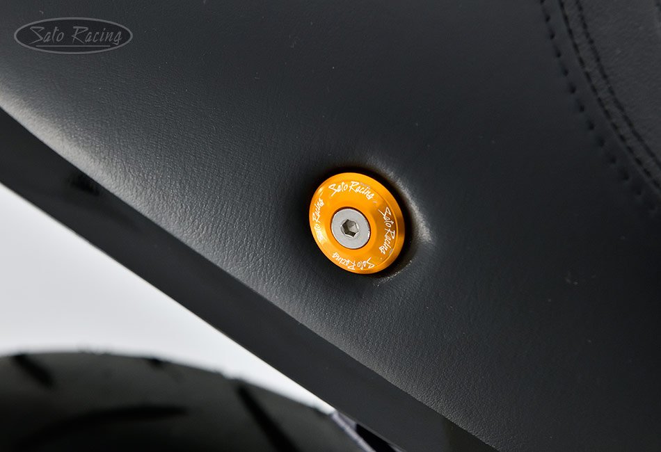 BE-M6F-G_fitZ900RSseat.jpg