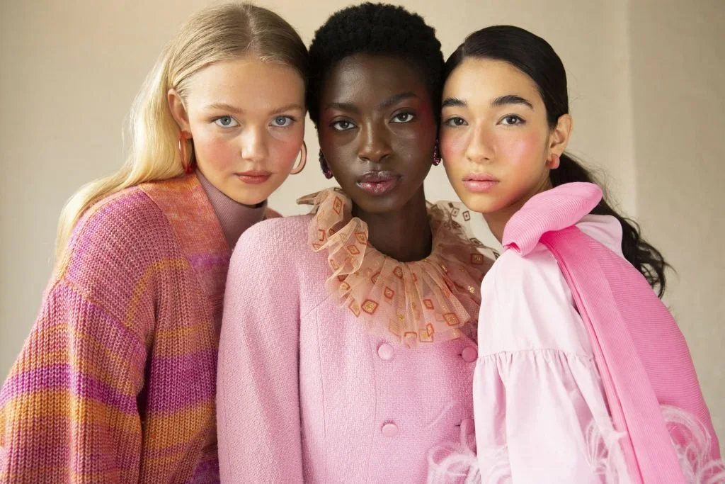 TENDENCIAS DE MAQUILLAJE QUE DEBES PROBAR ANTES DE QUE TERMINE EL AÑO