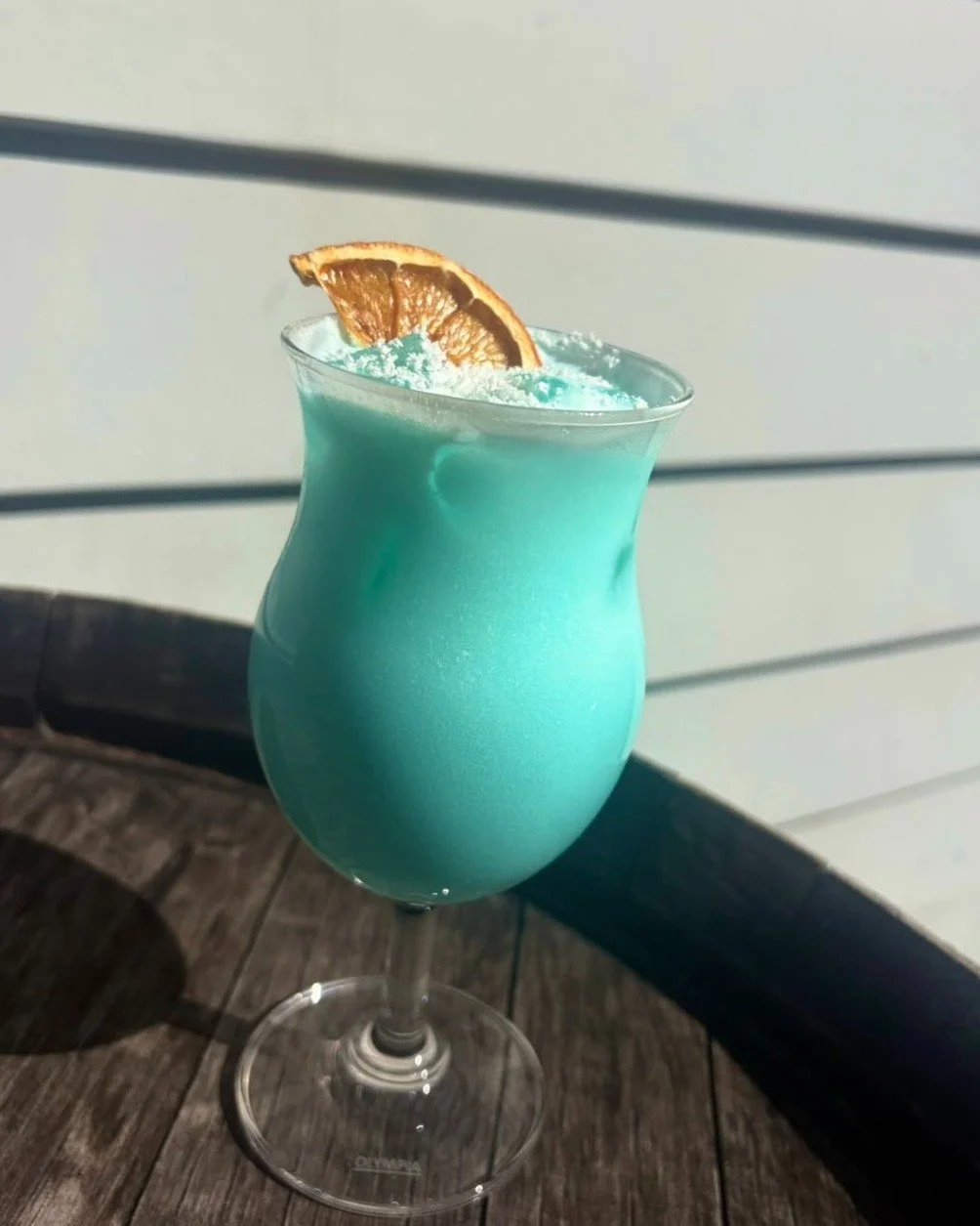 A little sunshine, a little chaos, and a whole lot of flavour. Meet the CALIFORNICATION 🥥🍊

Imagine a vibrant blend of blue alize with notes of passionfruit and cherry, blue cura&ccedil;ao with notes of orange, lychee liqueur, lemon, and a silky da