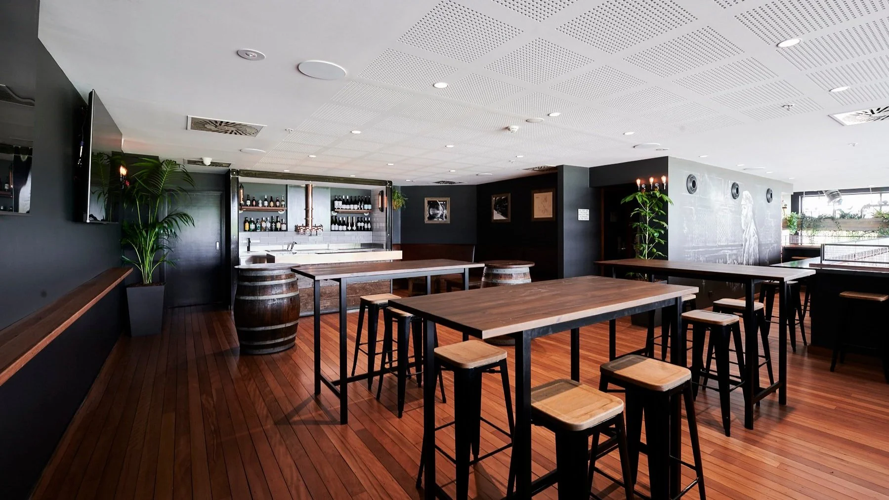 Pub Food & Drinks Canberra Sports Bar Casey Jones